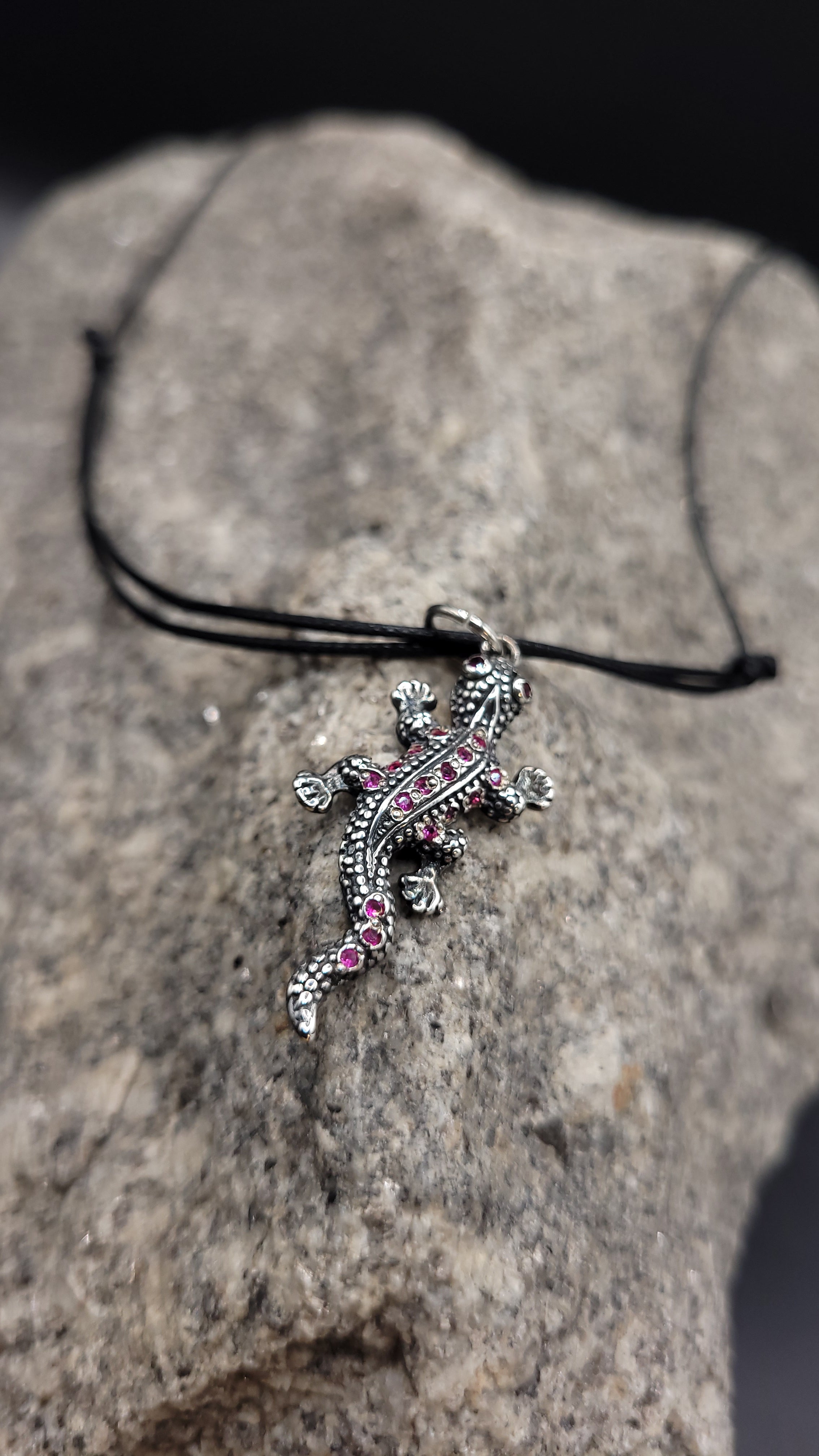 Anhänger "Gecko" · 925 Sterling Silber · magenta Zirkonia