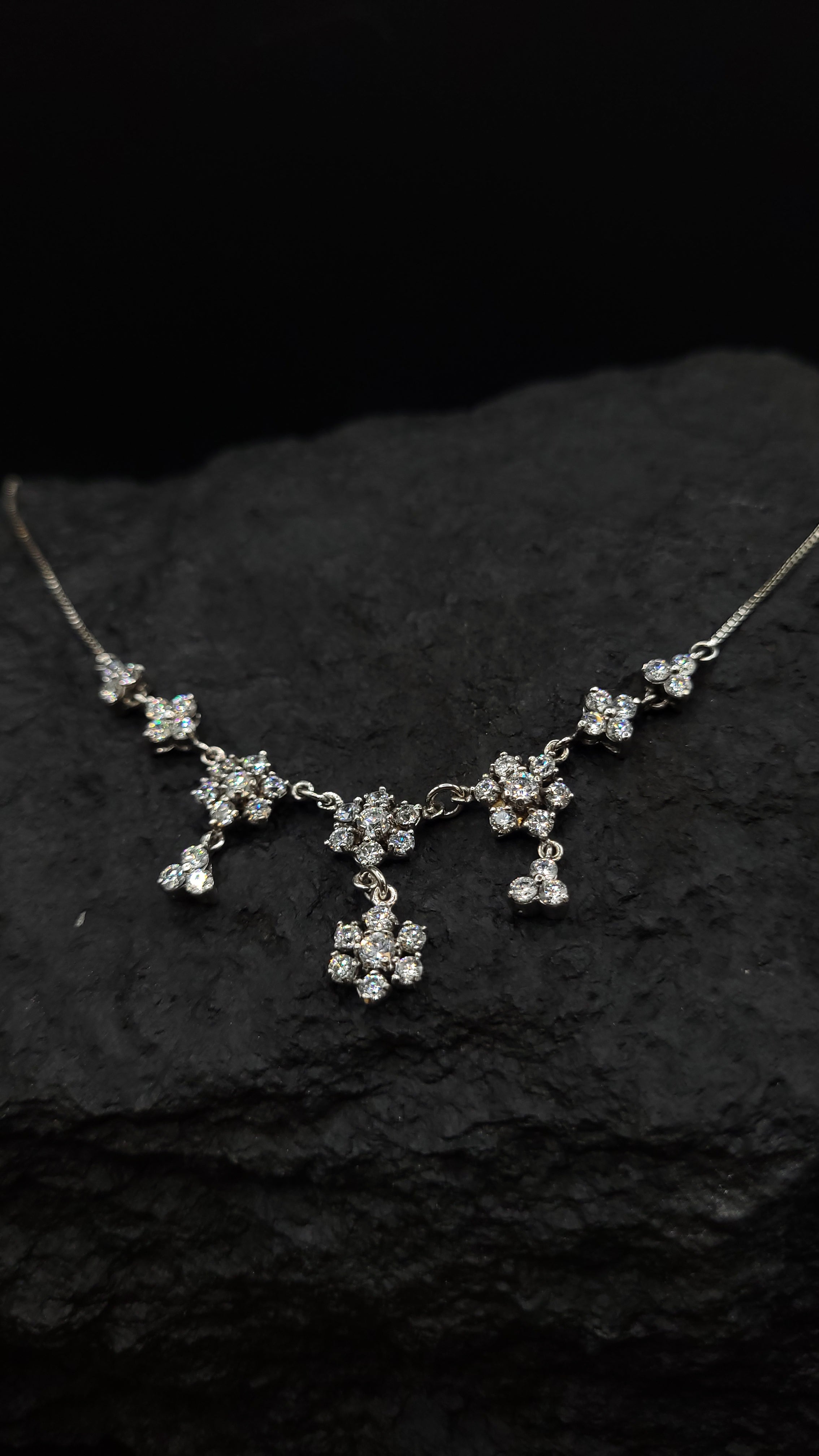 Collier "Blütenzauber" · 925 Sterling Silber · weiße Zirkonia· Florales Design
