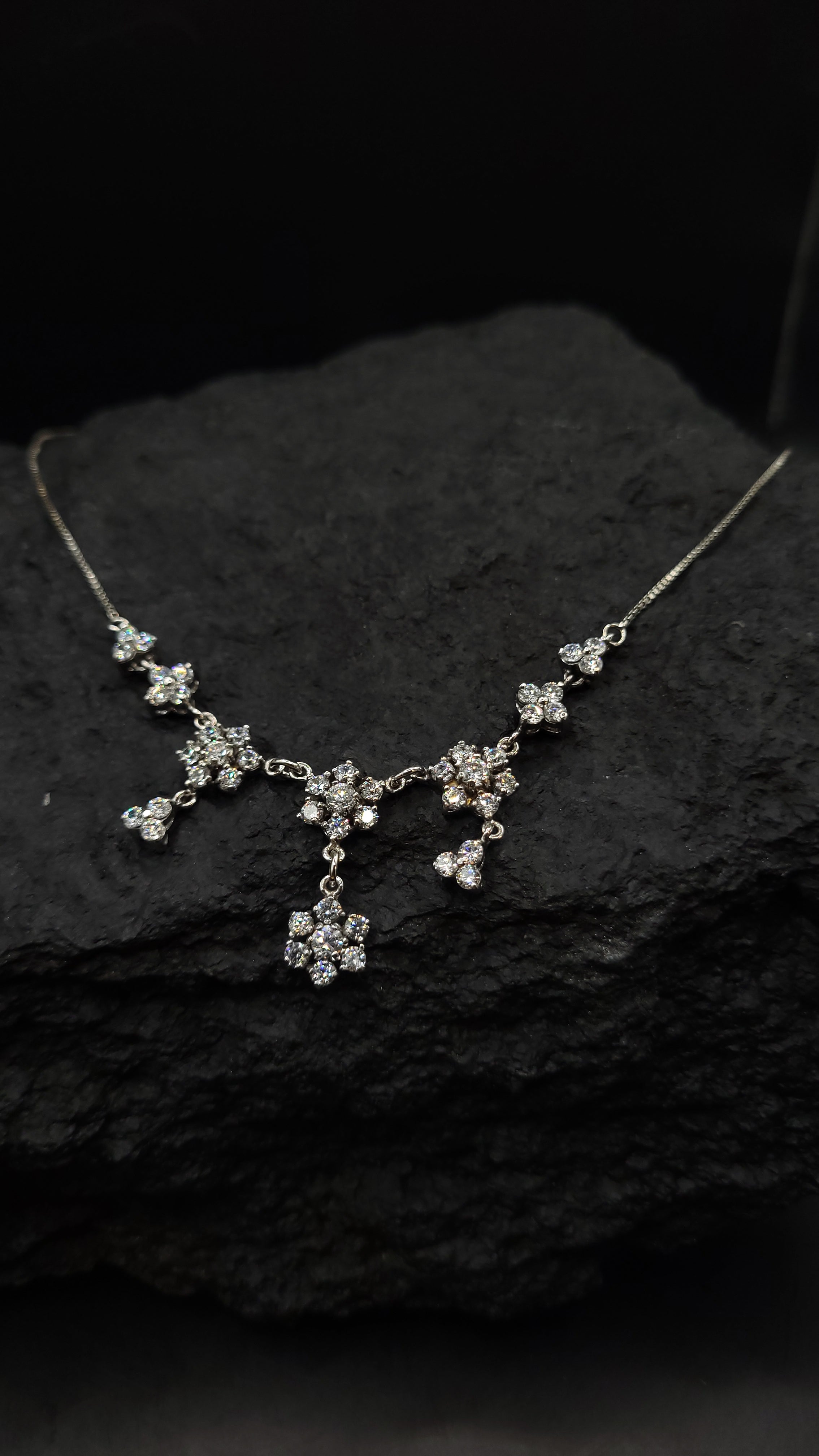 Collier "Blütenzauber" · 925 Sterling Silber · weiße Zirkonia· Florales Design