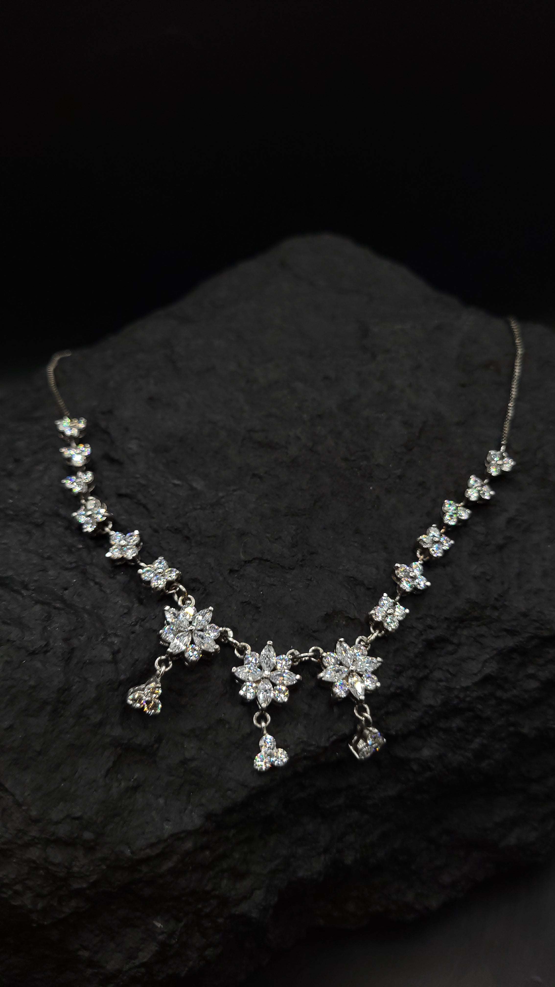 Collier "Schneeblüte" · 925 Sterling Silber · weiße Zirkonia· Florales Design