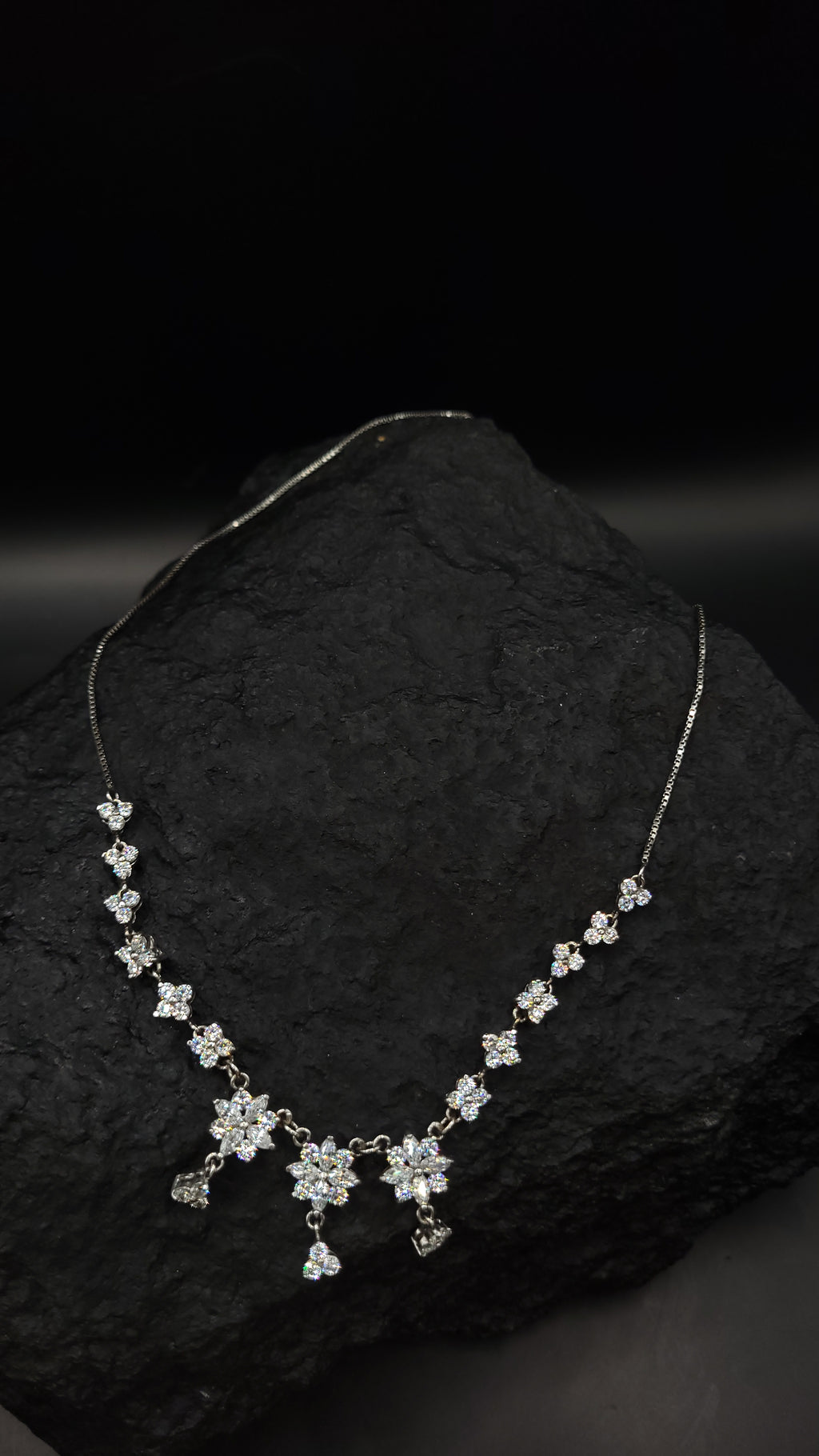 Collier "Schneeblüte" · 925 Sterling Silber · weiße Zirkonia· Florales Design