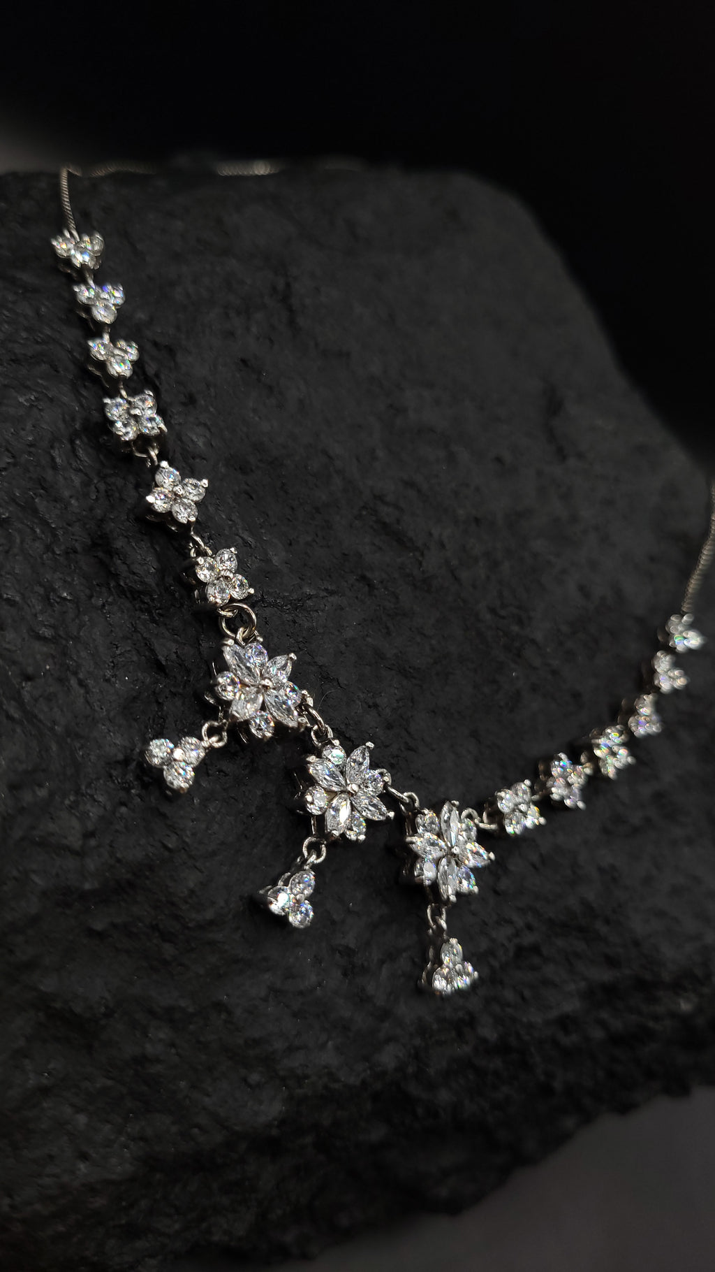 Collier "Schneeblüte" · 925 Sterling Silber · weiße Zirkonia· Florales Design