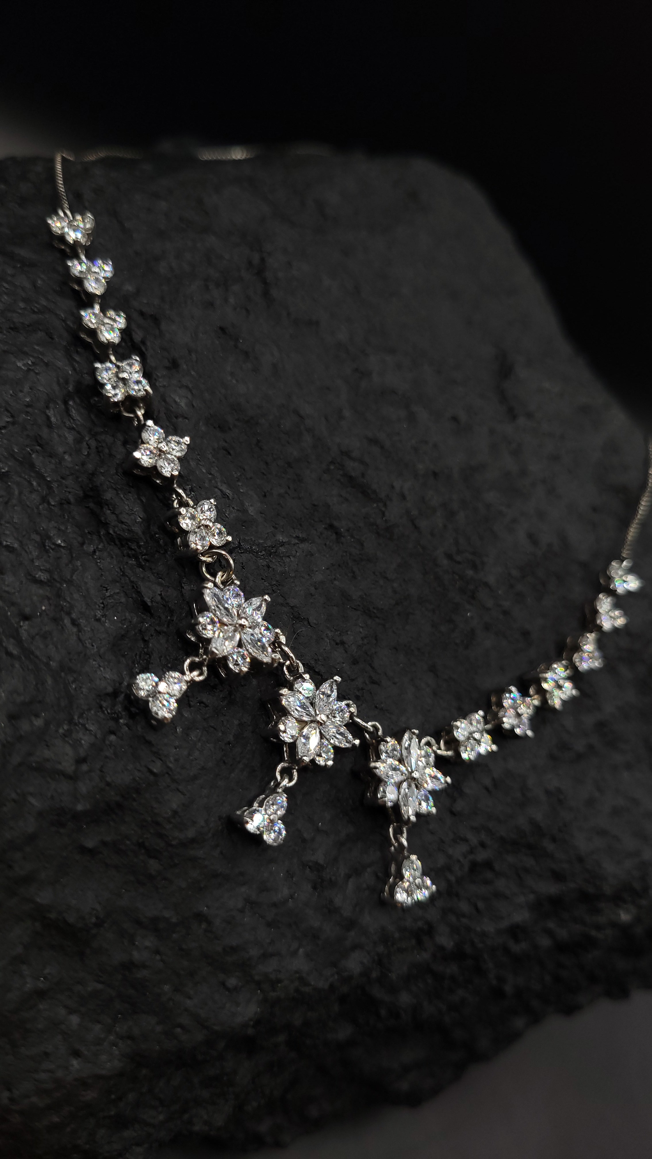 Collier "Schneeblüte" · 925 Sterling Silber · weiße Zirkonia· Florales Design