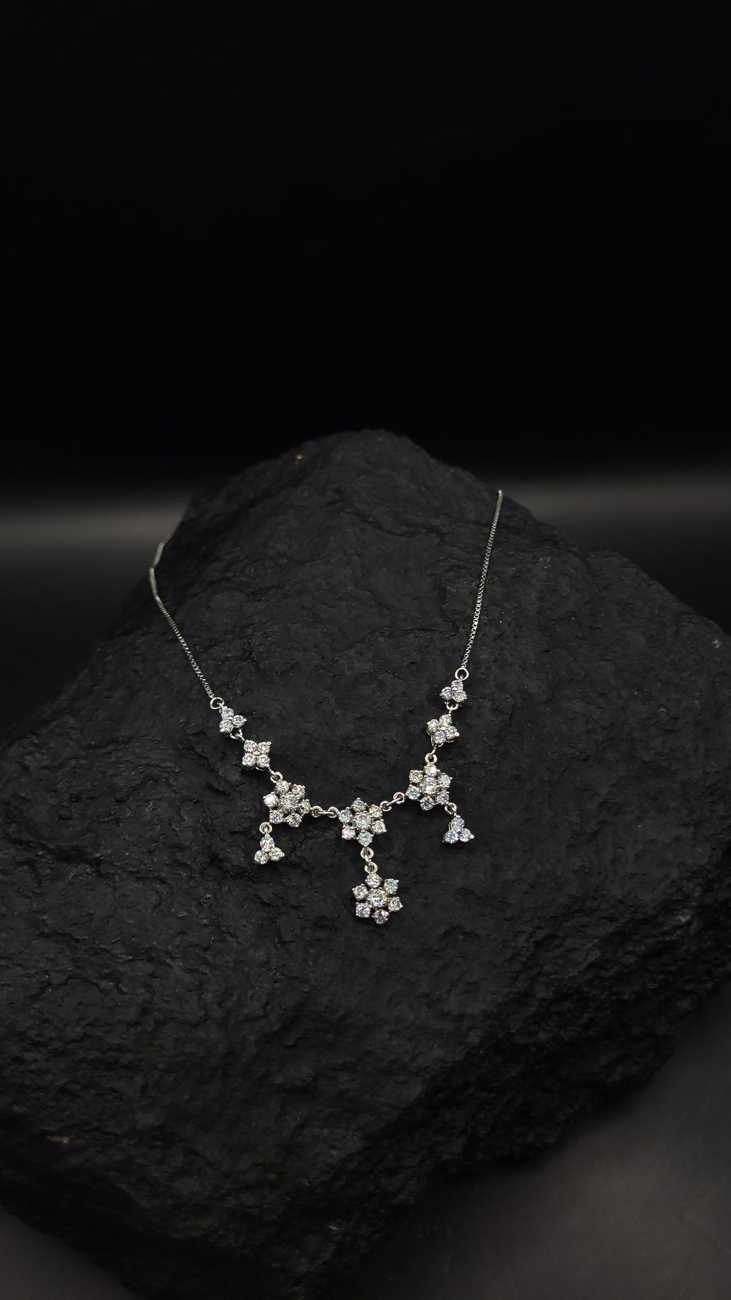 Collier "Blütenzauber" · 925 Sterling Silber · weiße Zirkonia· Florales Design