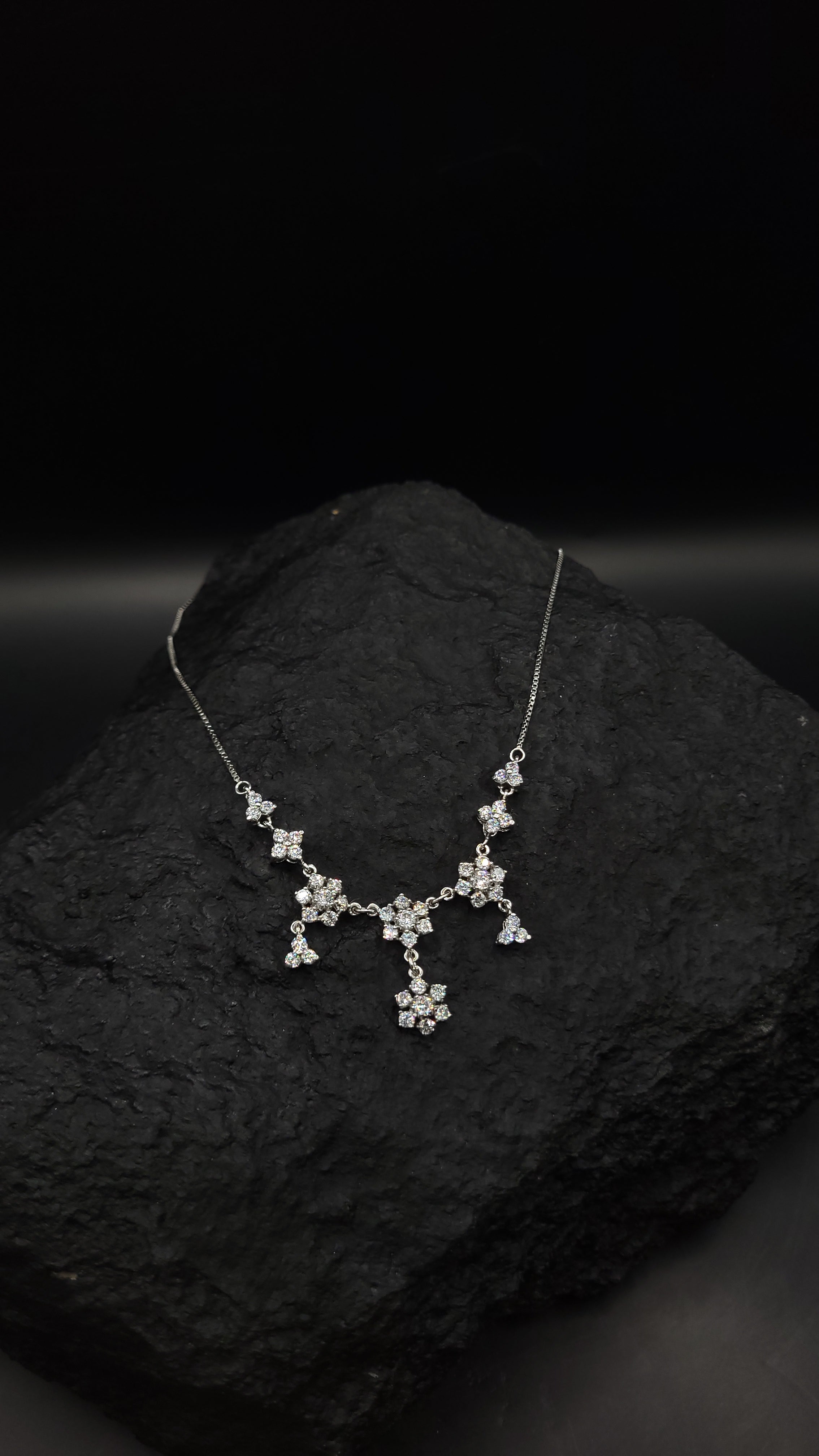 Collier "Blütenzauber" · 925 Sterling Silber · weiße Zirkonia· Florales Design
