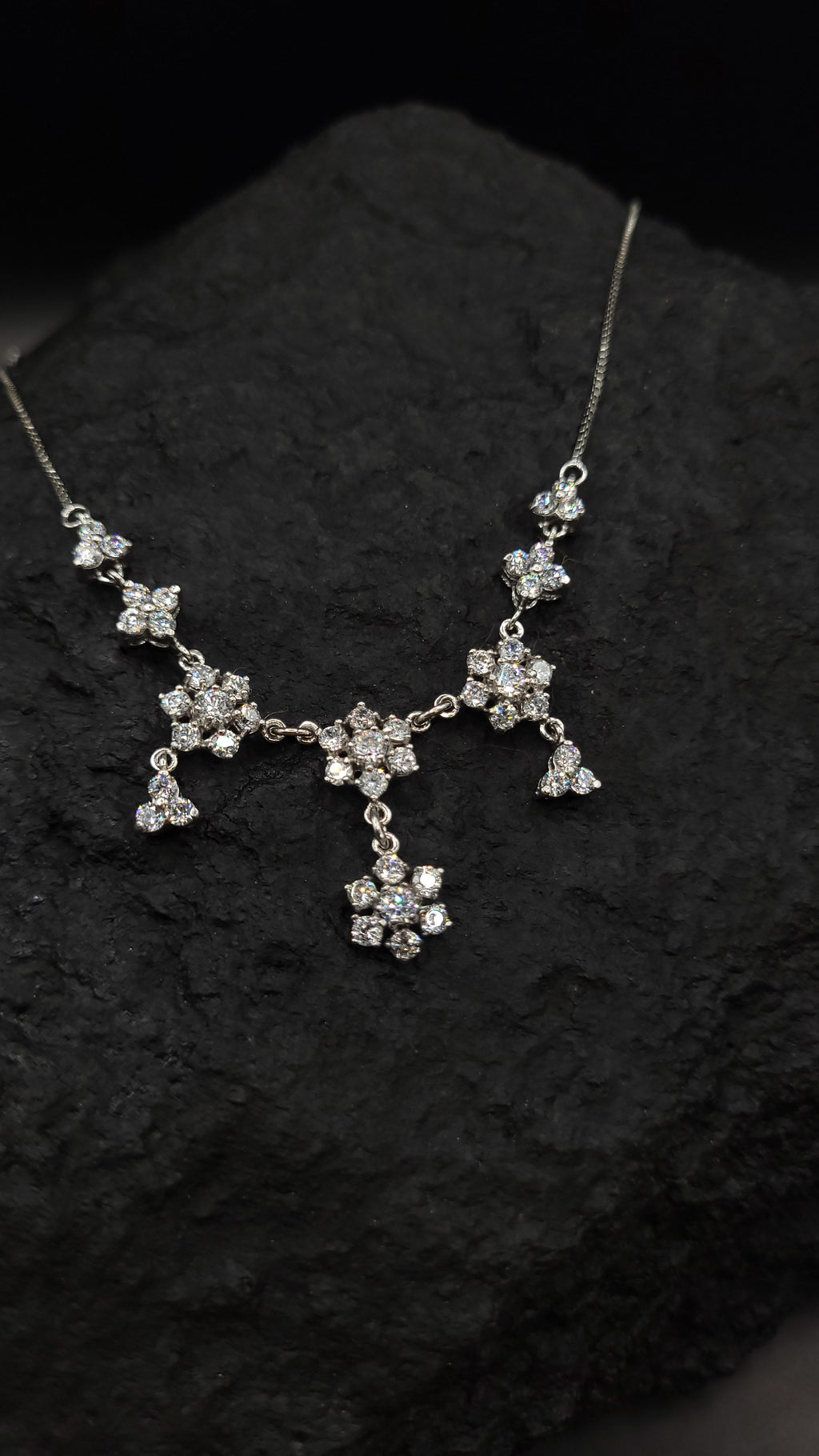 Collier "Blütenzauber" · 925 Sterling Silber · weiße Zirkonia· Florales Design