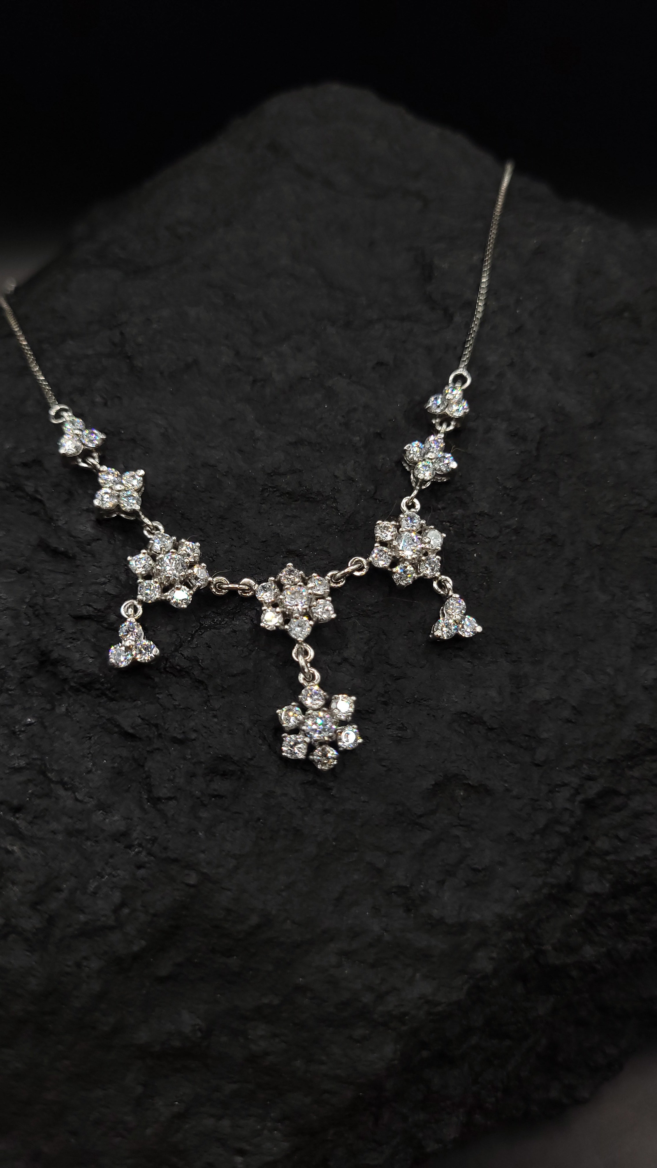Collier "Blütenzauber" · 925 Sterling Silber · weiße Zirkonia· Florales Design