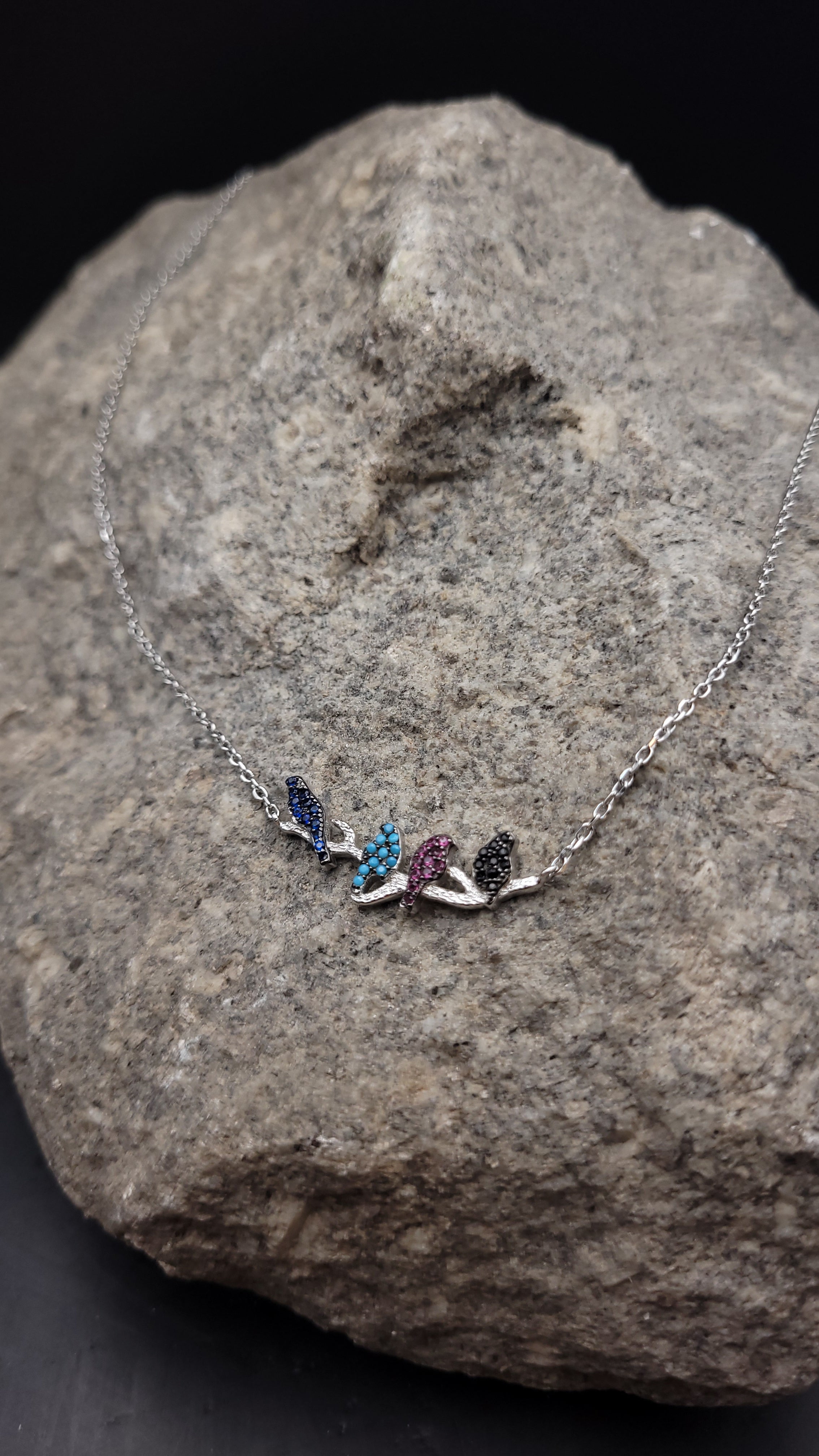 Collier "Vogelgesang" · 925 Sterling Silber · Edelsteine · Saphir, Türkis, Rubin, Onyx