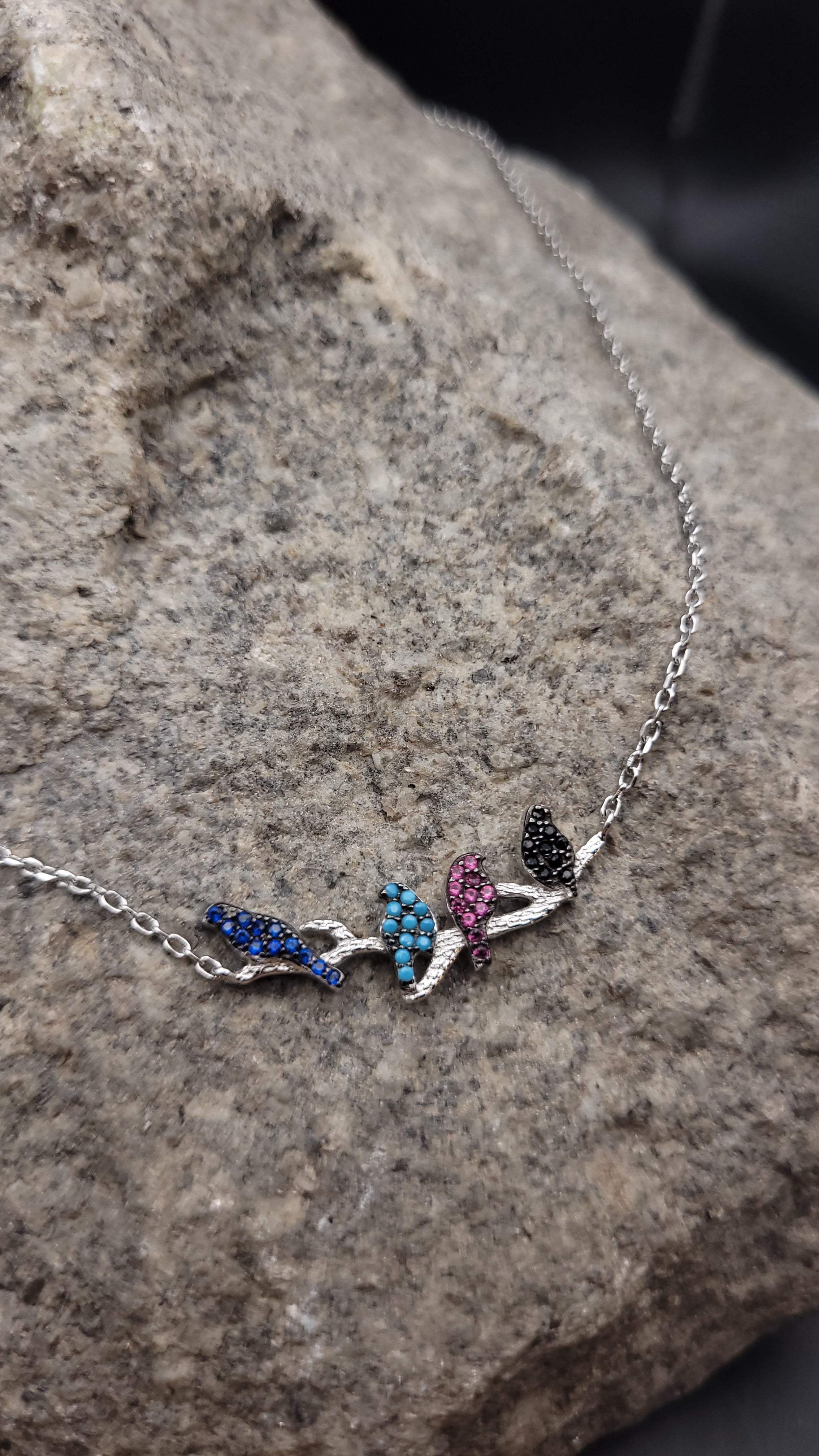 Collier "Vogelgesang" · 925 Sterling Silber · Edelsteine · Saphir, Türkis, Rubin, Onyx