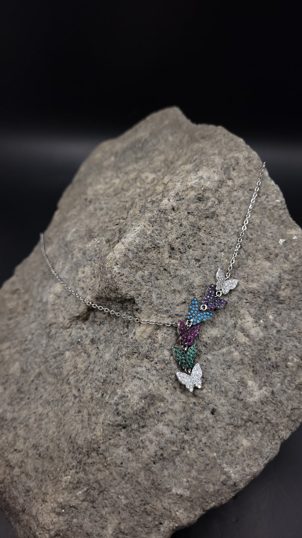 Y-Collier "Butterfly Power" · 925 Sterling Silber · Edelsteine: Amethyst, Türkis, Rubin, Smaragd