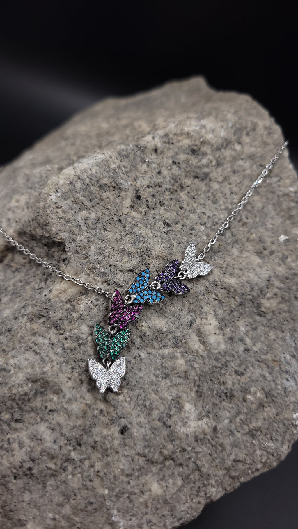 Y-Collier "Butterfly Power" · 925 Sterling Silber · Edelsteine: Amethyst, Türkis, Rubin, Smaragd
