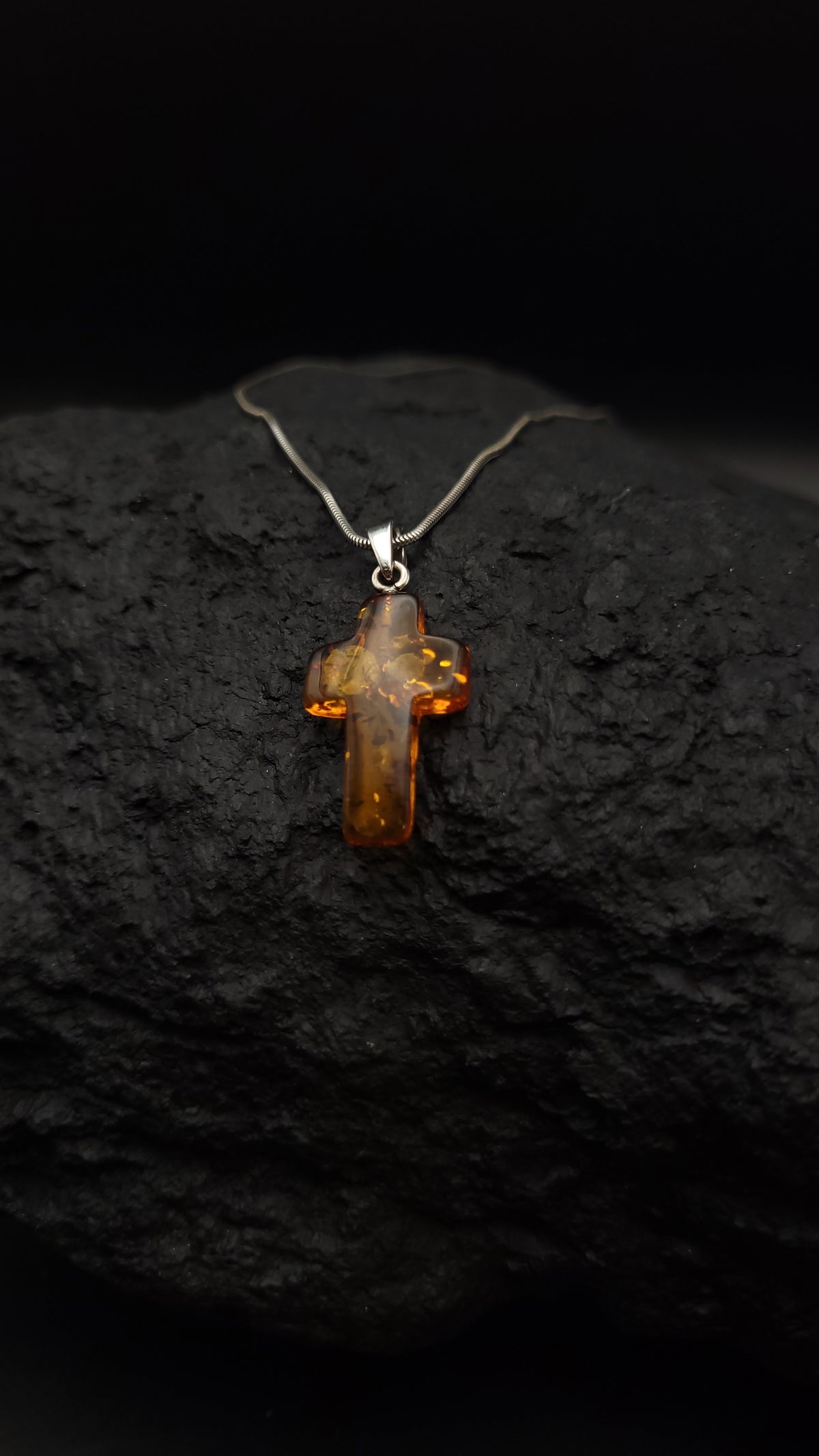 Kreuz-Kette aus Bernstein & 925 Sterling Silber – Unikat