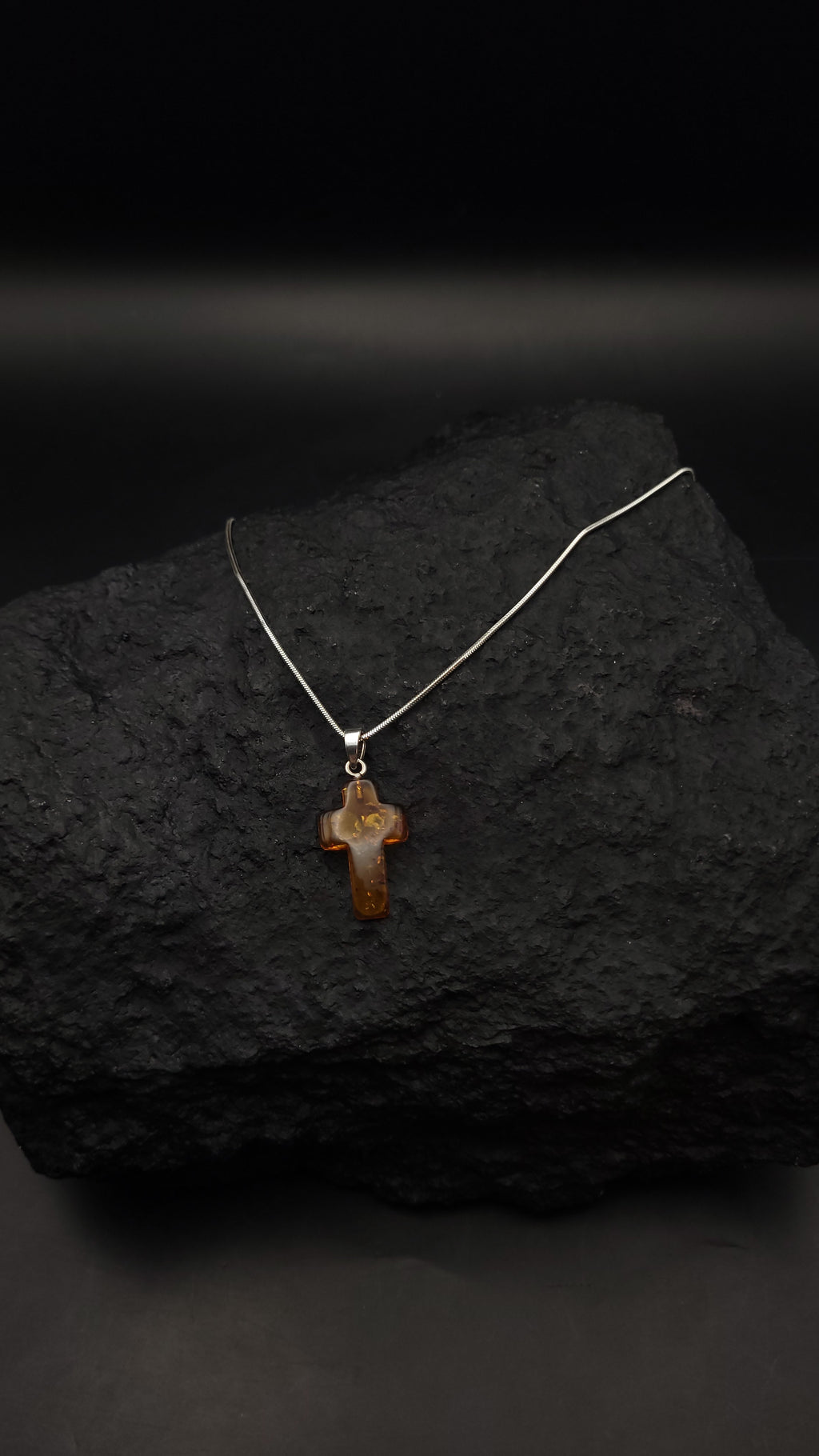 Kreuz-Kette aus Bernstein & 925 Sterling Silber – Unikat
