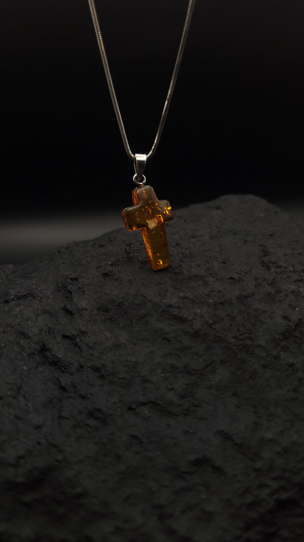 Kreuz-Kette aus Bernstein & 925 Sterling Silber – Unikat