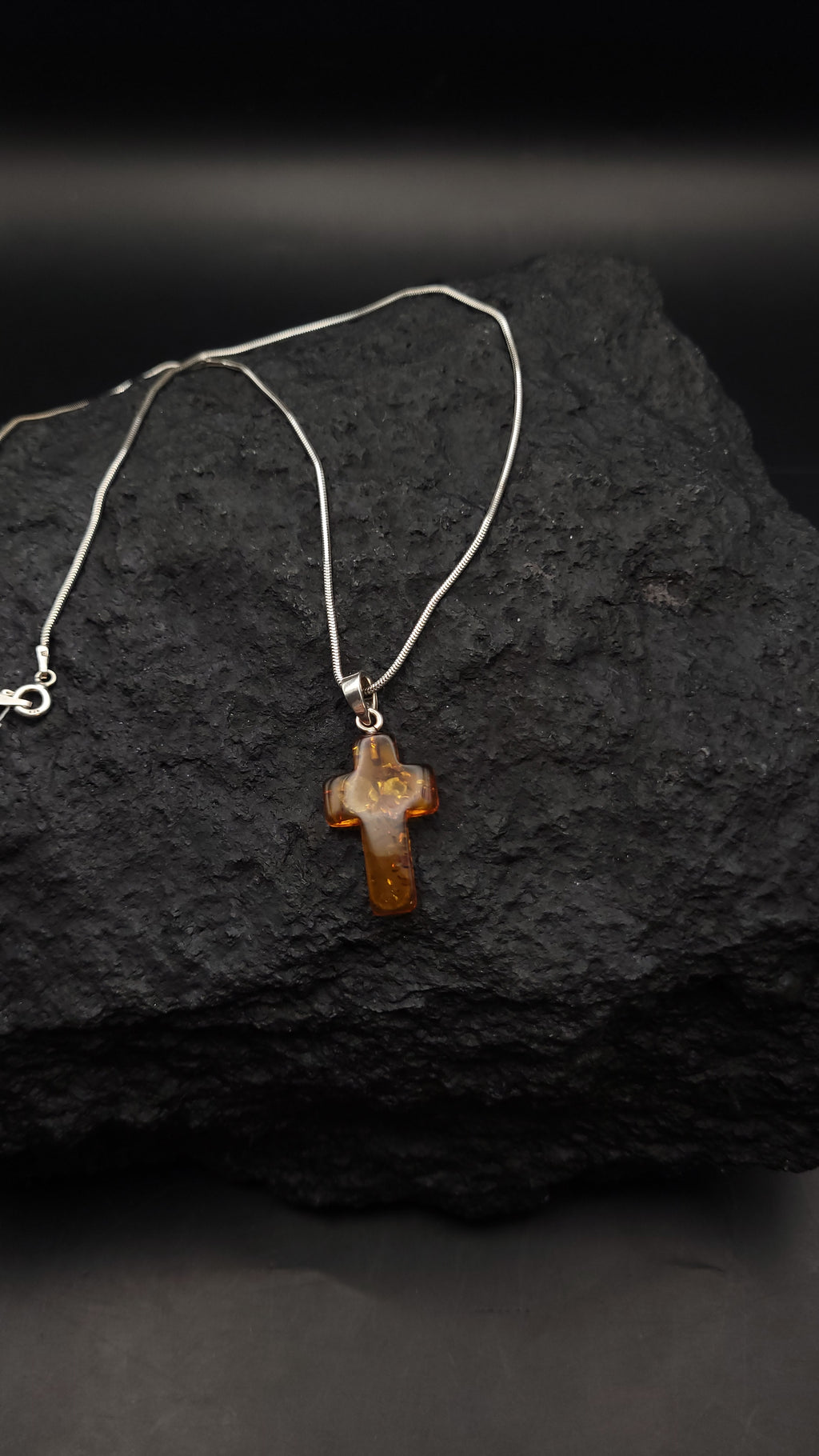 Kreuz-Kette aus Bernstein & 925 Sterling Silber – Unikat