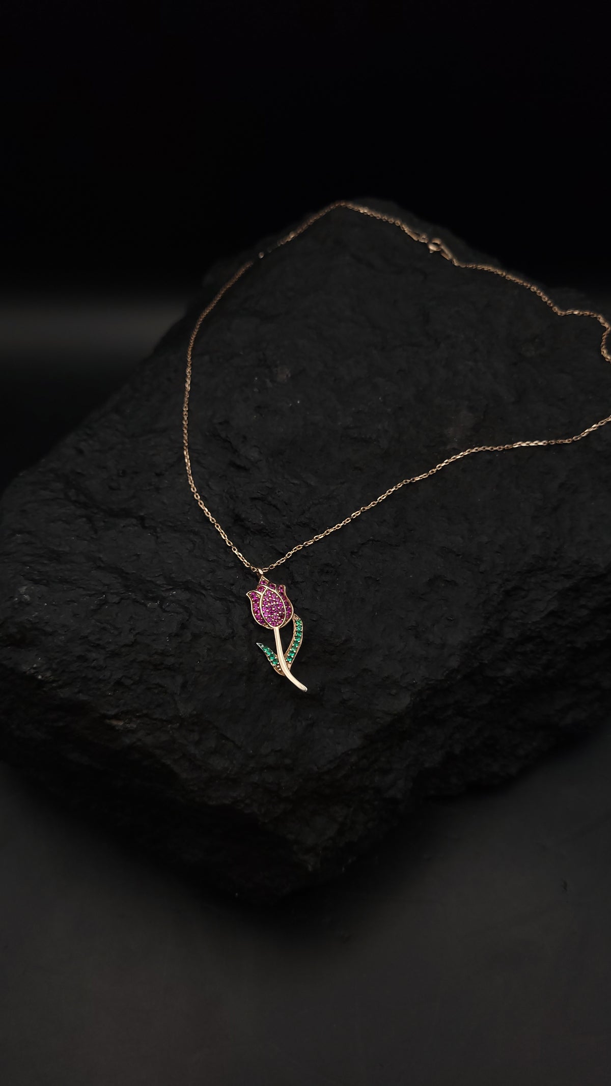 Collier "Tulpe" · 925 Sterling Silber · Edelsteine: Rubin, Smaragd