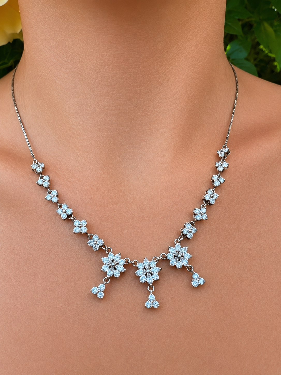 Collier "Schneeblüte" · 925 Sterling Silber · weiße Zirkonia· Florales Design