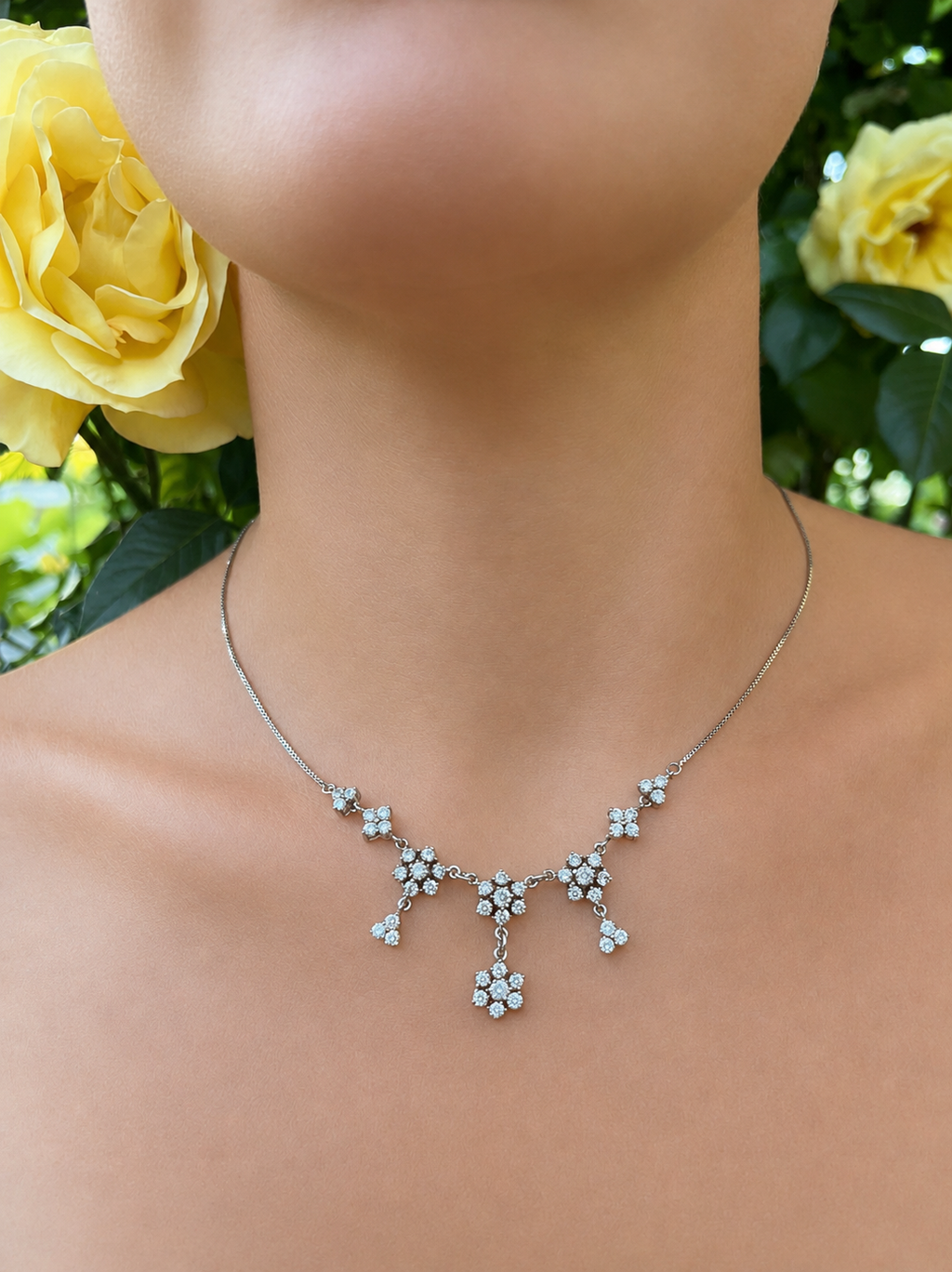 Collier "Blütenzauber" · 925 Sterling Silber · weiße Zirkonia· Florales Design