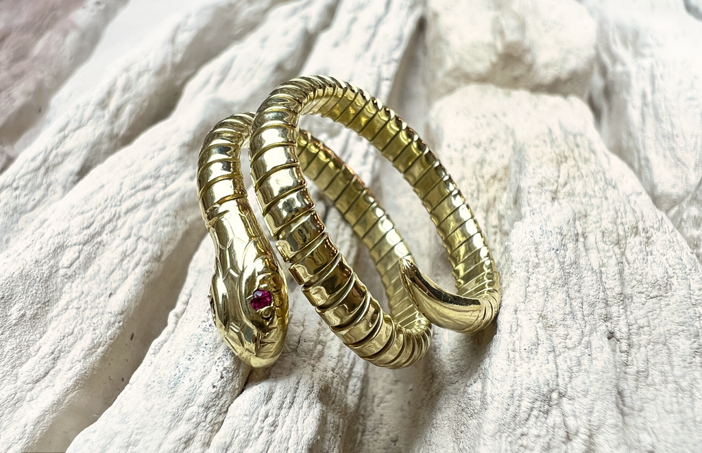 Luxus-Ring "Snake" aus 750er Gold mit funkelnden Rubin-Augen – ab Nr. 62 (22) verstellbar