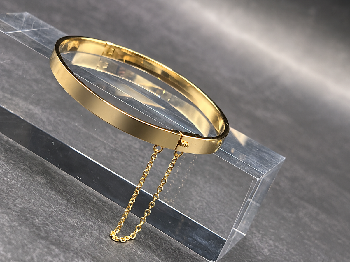 Goldene Eleganz · 585 Gold Armreif / Armspange · massiv · Gelbgold · 14 Karat
