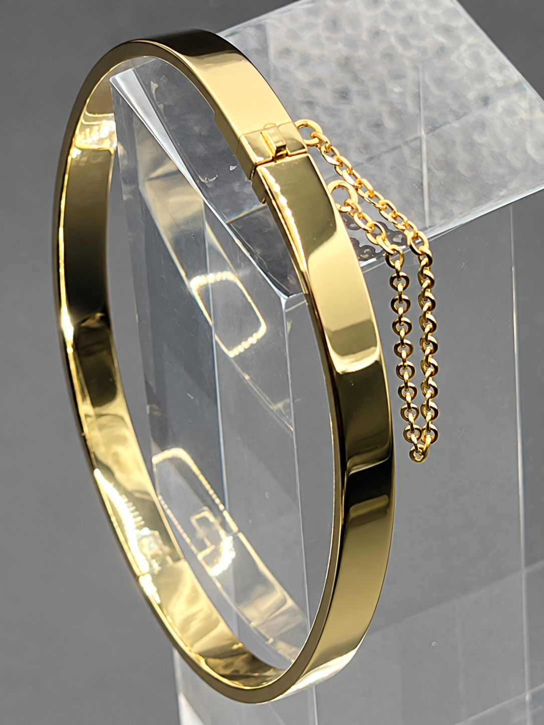 Goldene Eleganz · 585 Gold Armreif / Armspange · massiv · Gelbgold · 14 Karat