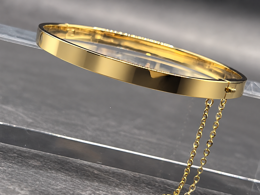 Goldene Eleganz · 585 Gold Armreif / Armspange · massiv · Gelbgold · 14 Karat