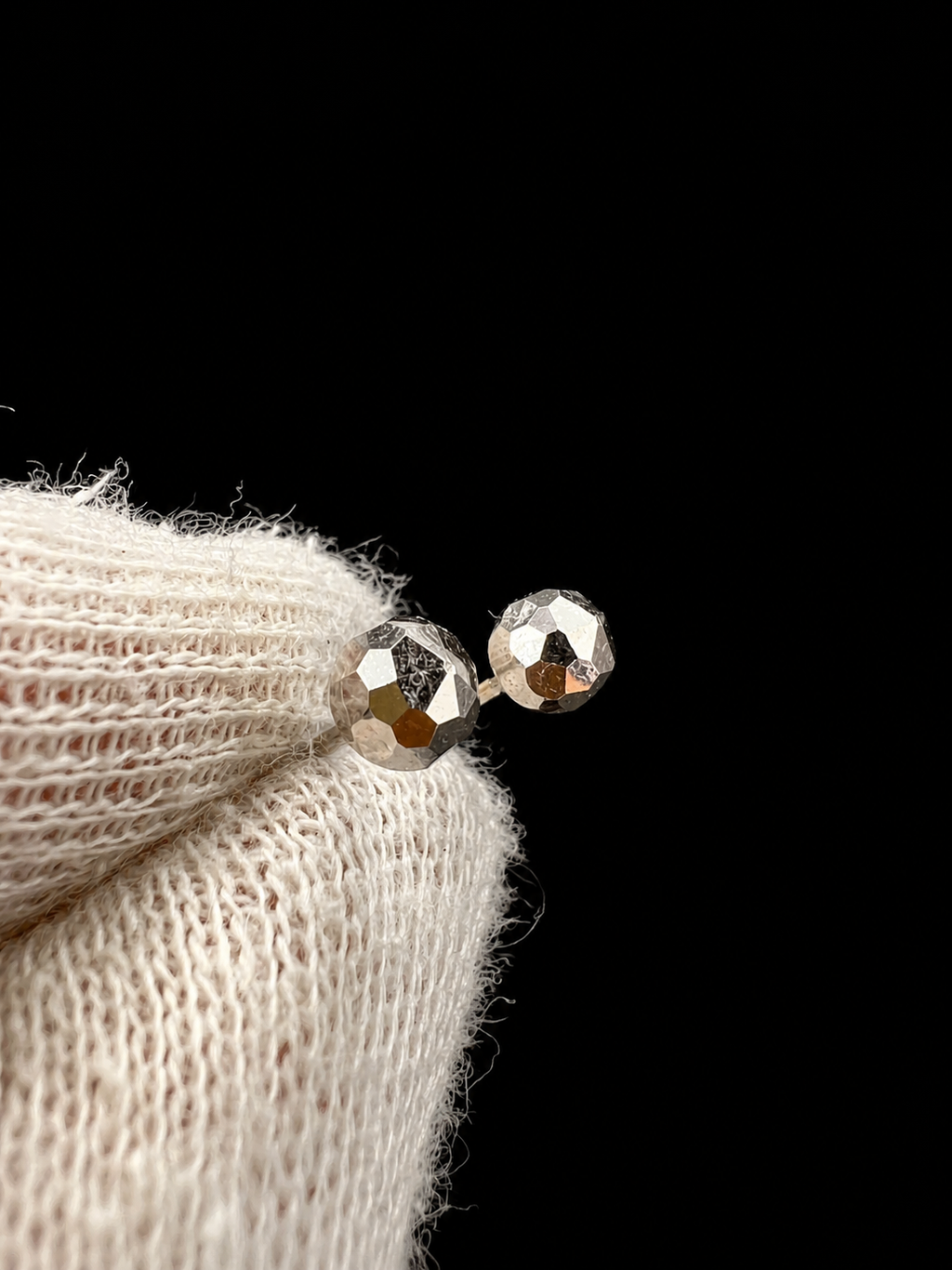 585 Weißgold · Kugeln · gehämmert · Ohrstecker · unisex