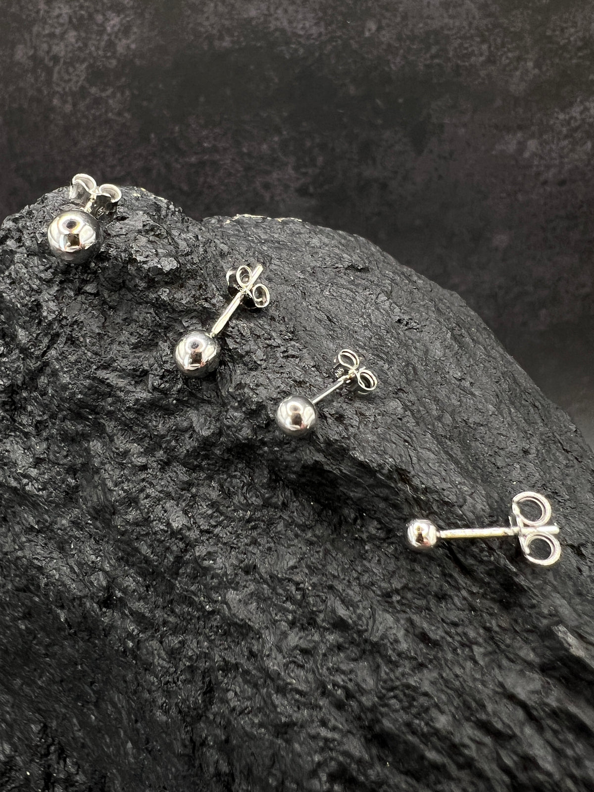 Kollektion Ohrstecker 585 Weißgold · Kugeln · polierte Oberfläche · unisex