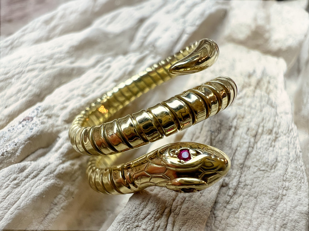 Luxus-Ring "Snake" aus 750er Gold mit funkelnden Rubin-Augen – ab Nr. 62 (22) verstellbar