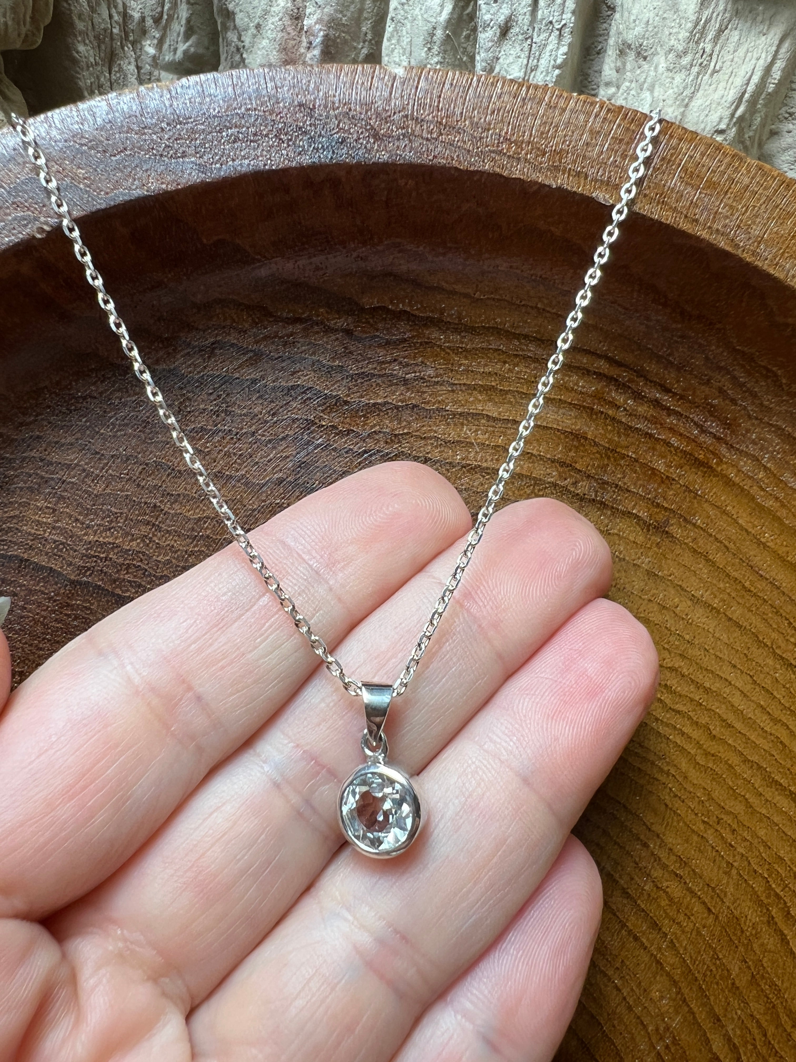 Halskette "Ruhe, Klarheit, Frische" - 925 Sterling Silber - 45 cm - Amethyst, Edeltopas weiß oder blau