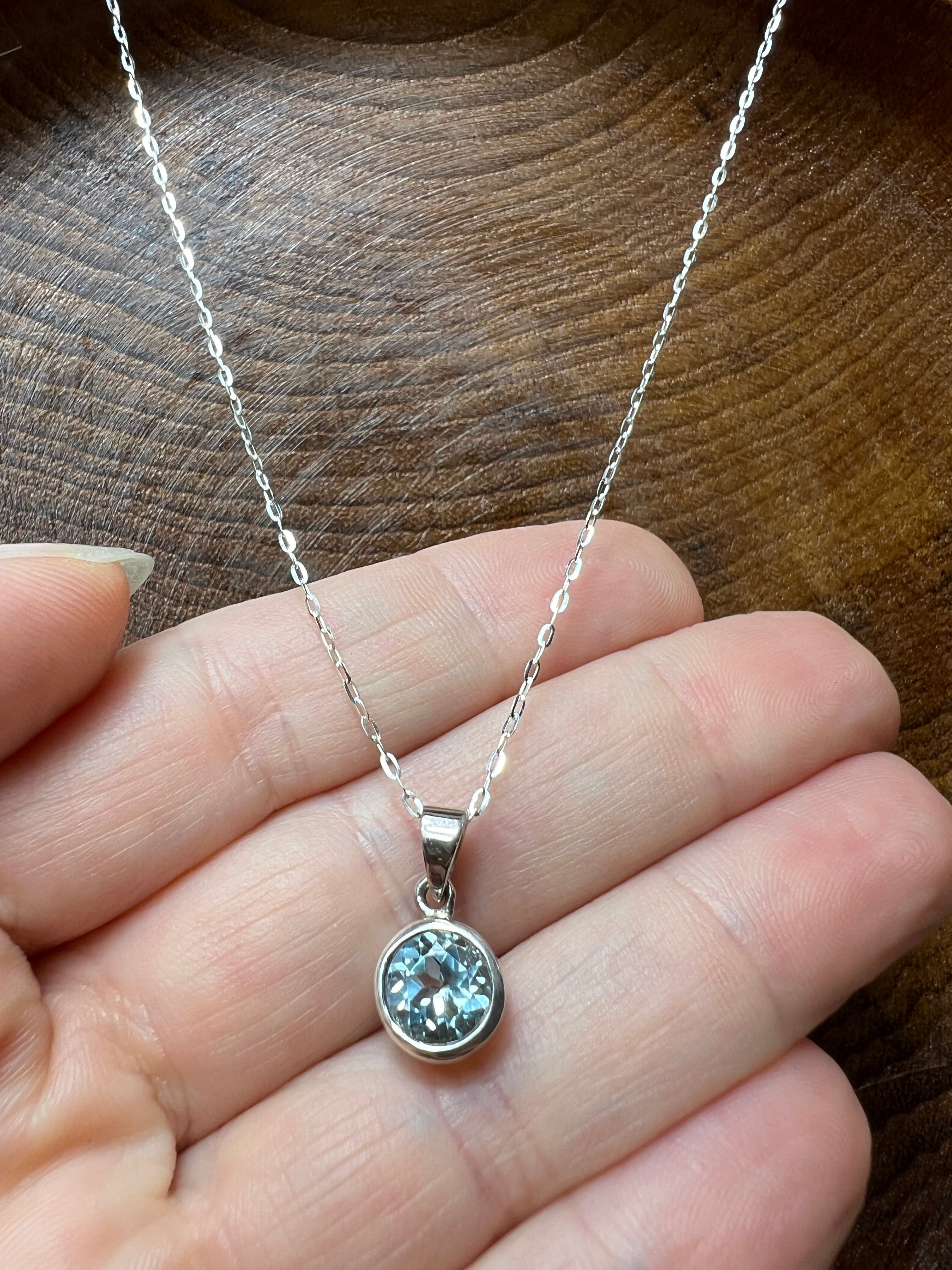 Halskette "Ruhe, Klarheit, Frische" - 925 Sterling Silber - 45 cm - Amethyst, Edeltopas weiß oder blau