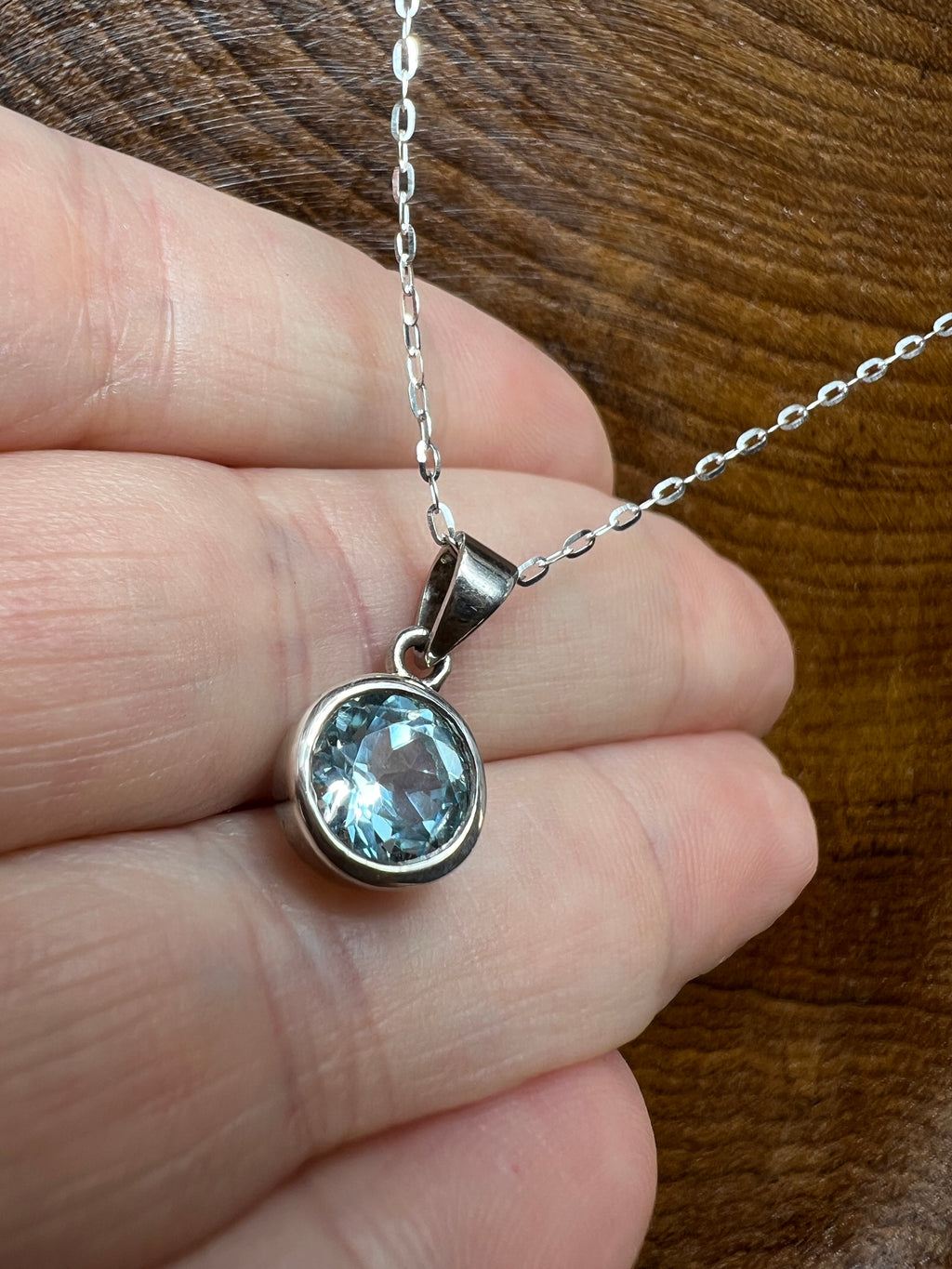 Halskette "Ruhe, Klarheit, Frische" - 925 Sterling Silber - 45 cm - Amethyst, Edeltopas weiß oder blau
