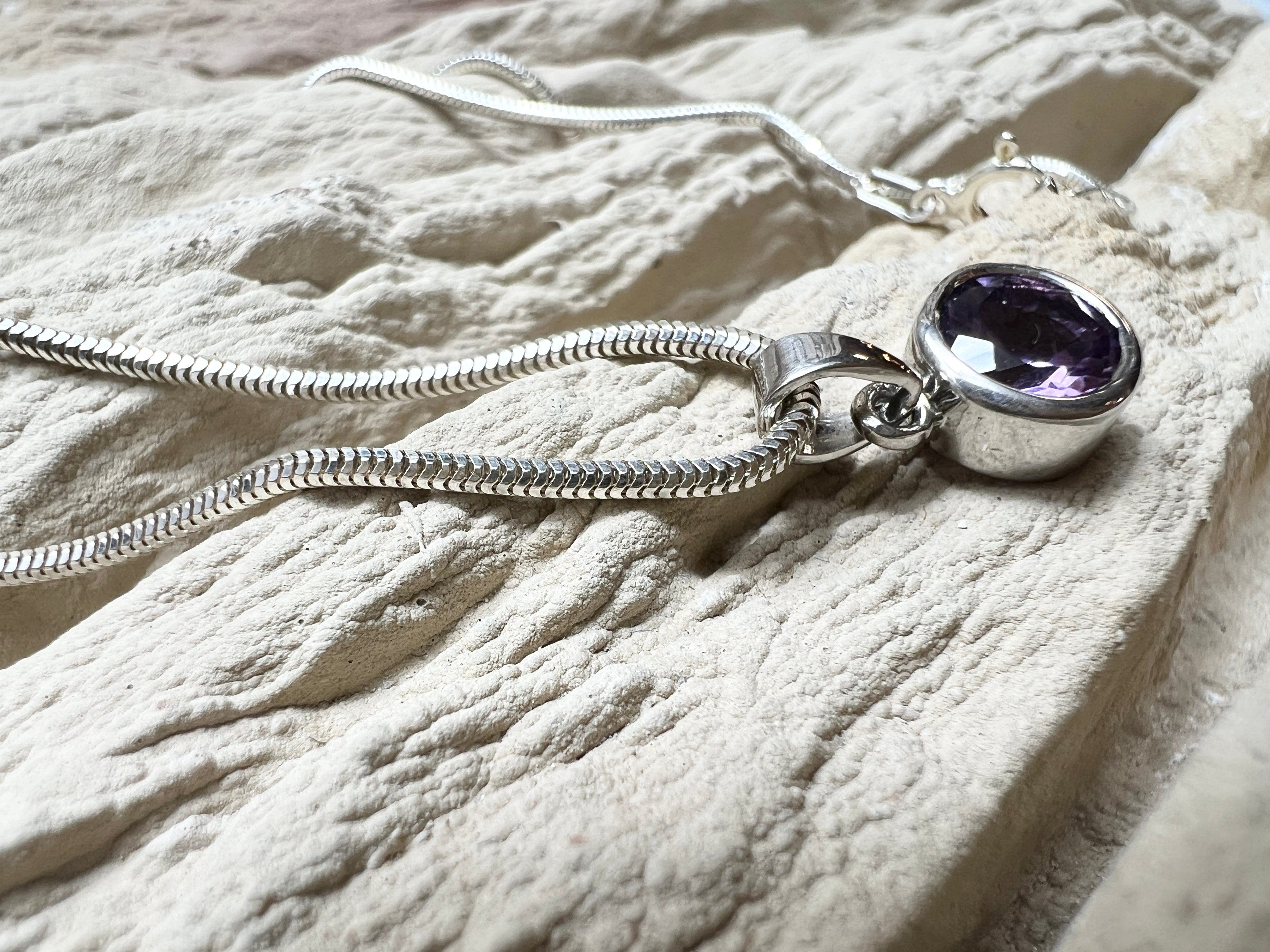 Halskette "Ruhe, Klarheit, Frische" - 925 Sterling Silber - 45 cm - Amethyst, Edeltopas weiß oder blau