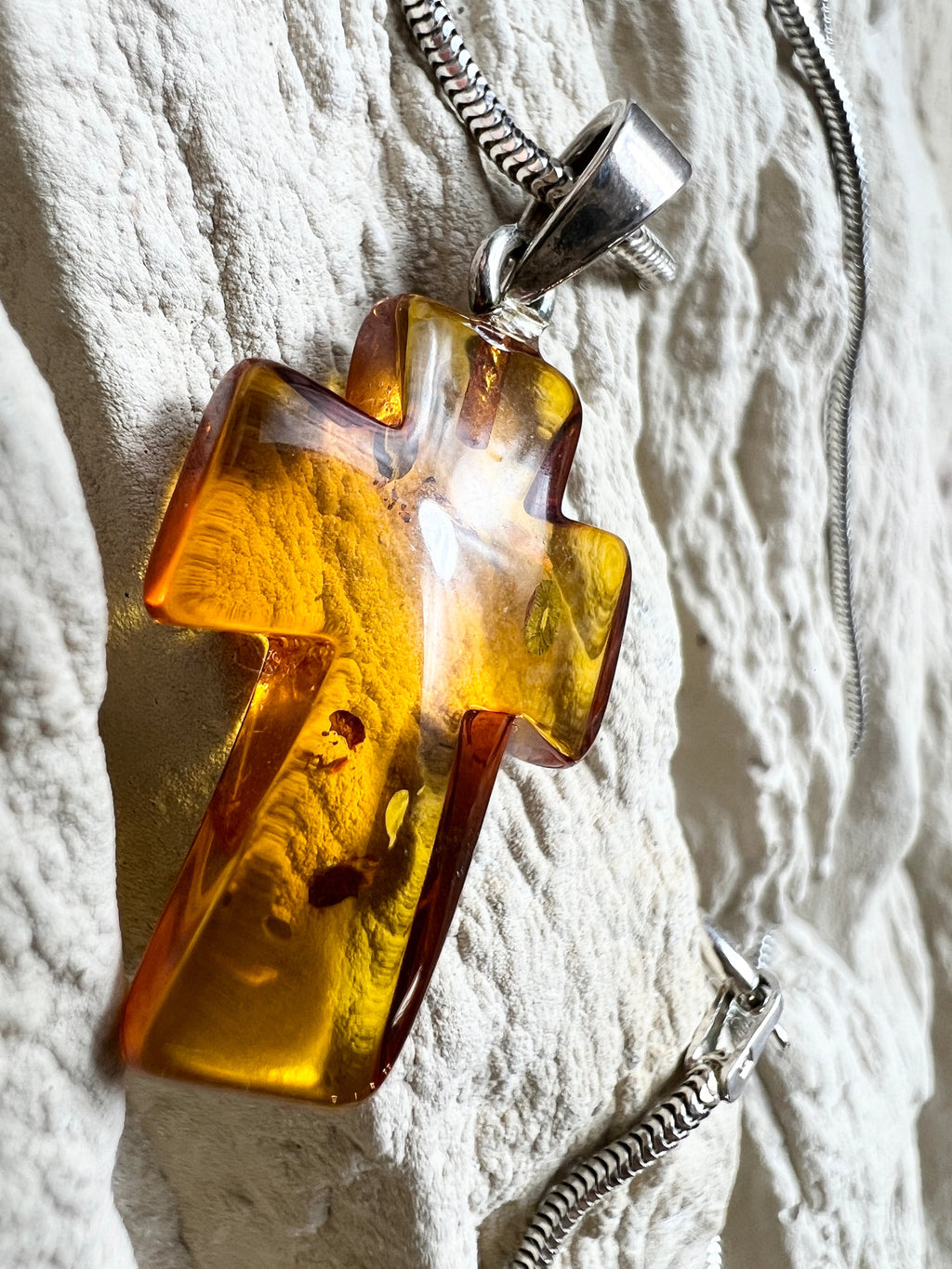 Kreuz-Kette aus Bernstein & 925 Sterling Silber – Unikat