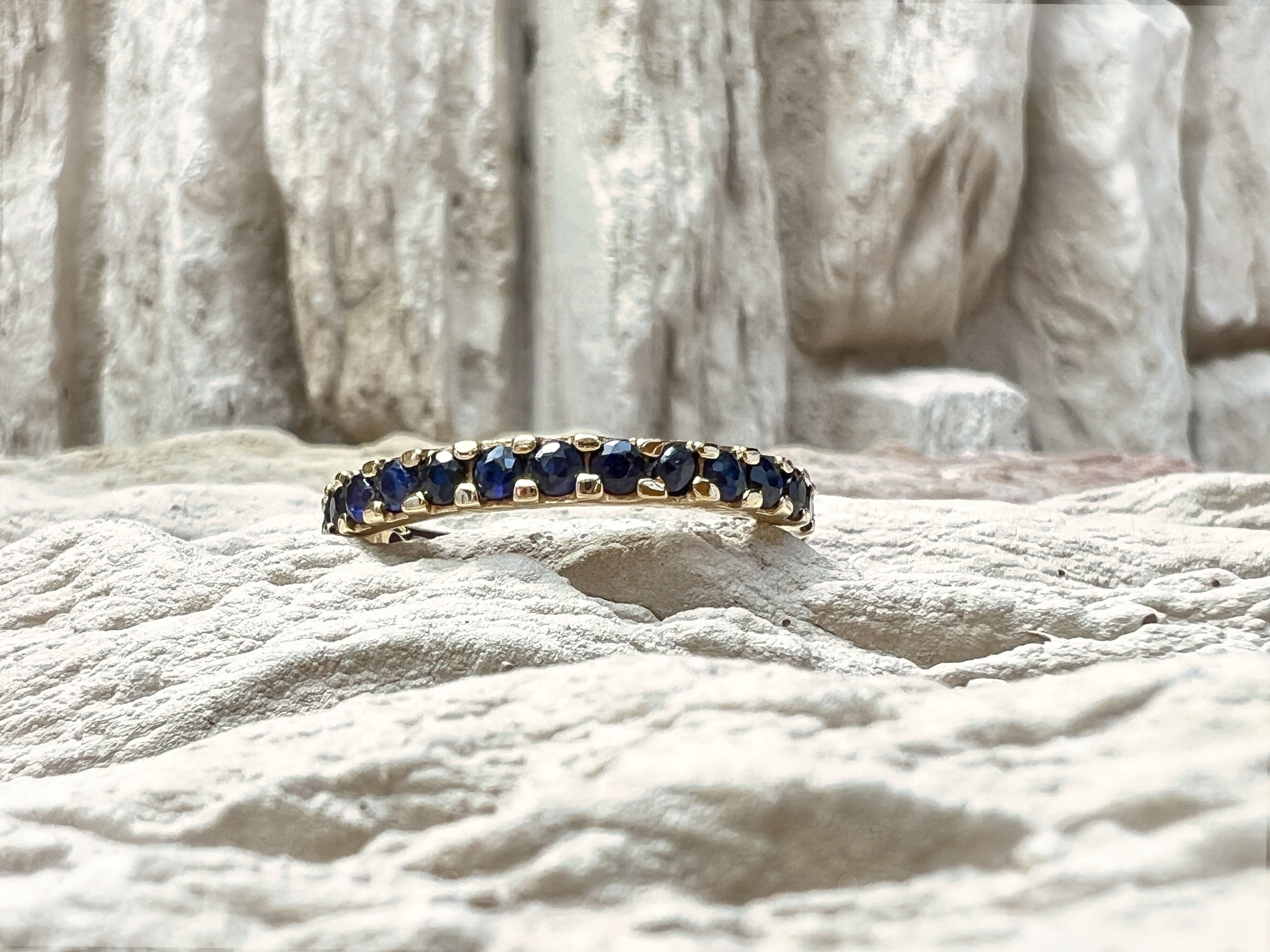 Memoire-Ring aus 585er Gold mit funkelnden Saphiren – Nr. 59 (19)