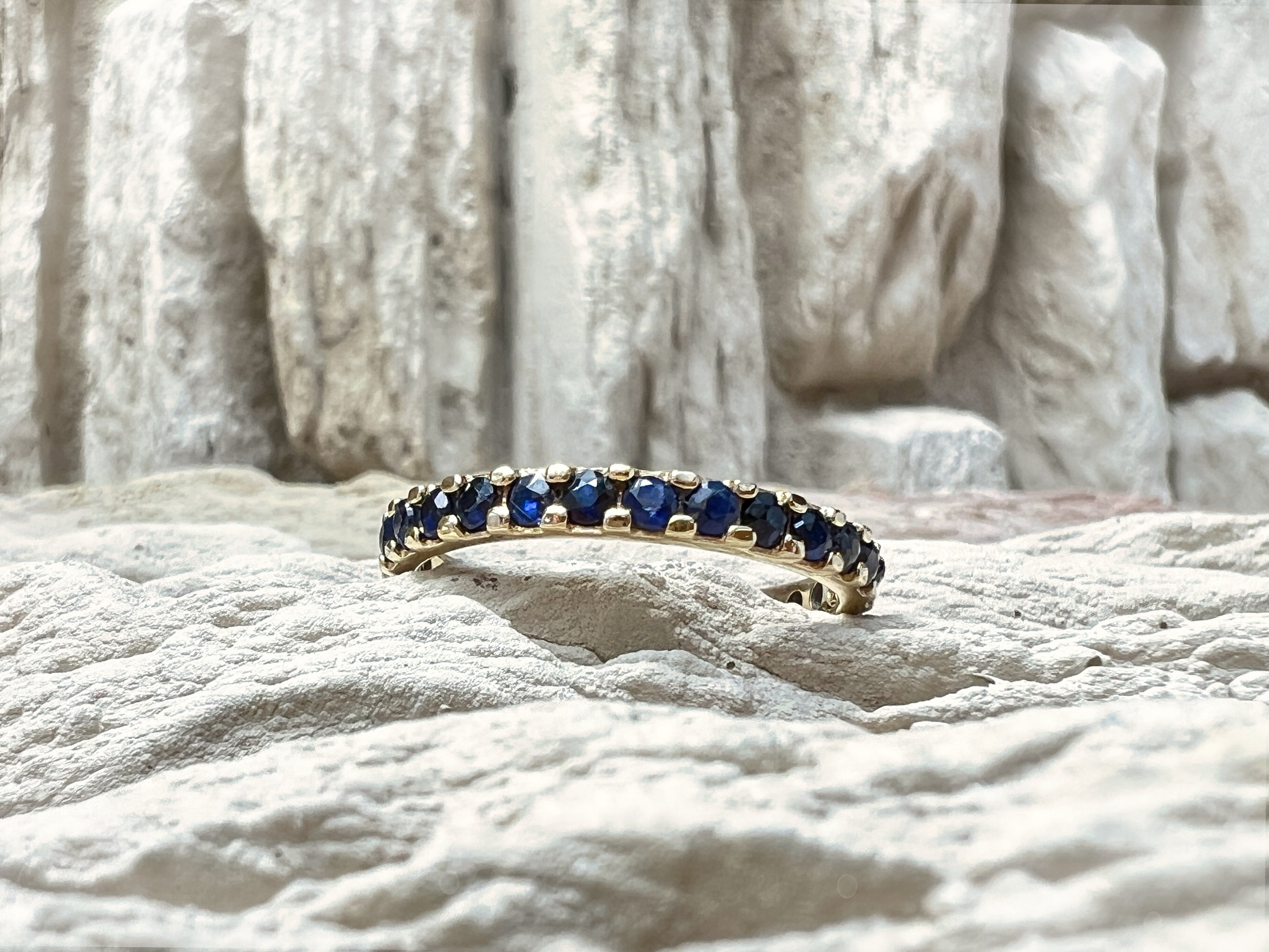 Memoire-Ring aus 585er Gold mit funkelnden Saphiren – Nr. 59 (19)