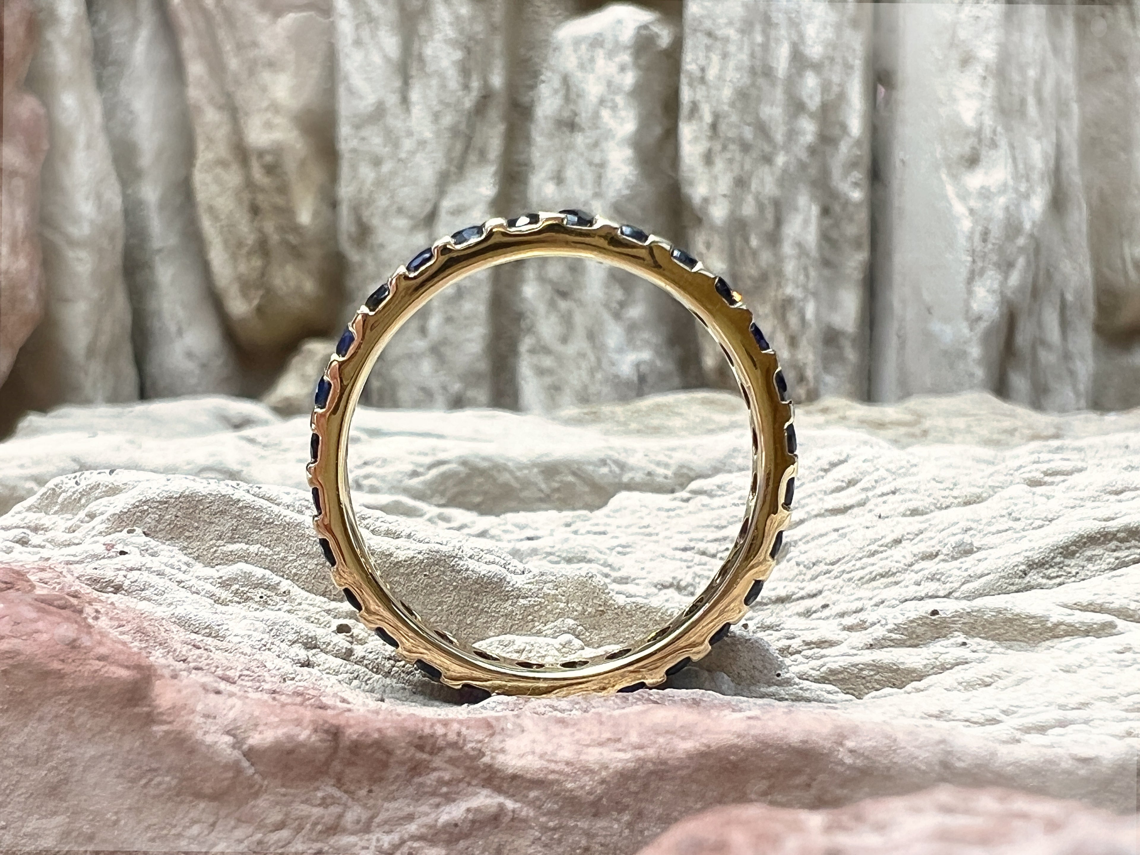 Memoire-Ring aus 585er Gold mit funkelnden Saphiren – Nr. 59 (19)