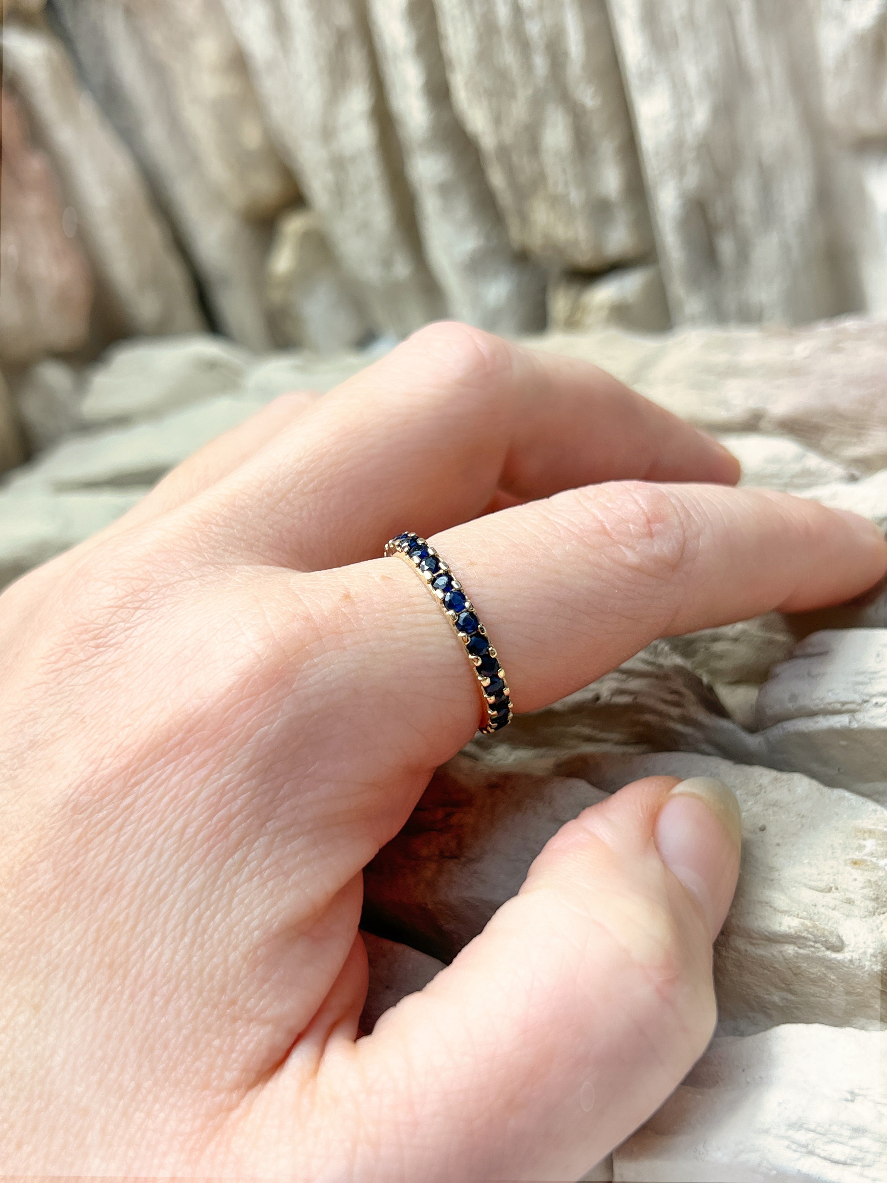 Memoire-Ring aus 585er Gold mit funkelnden Saphiren – Nr. 59 (19)
