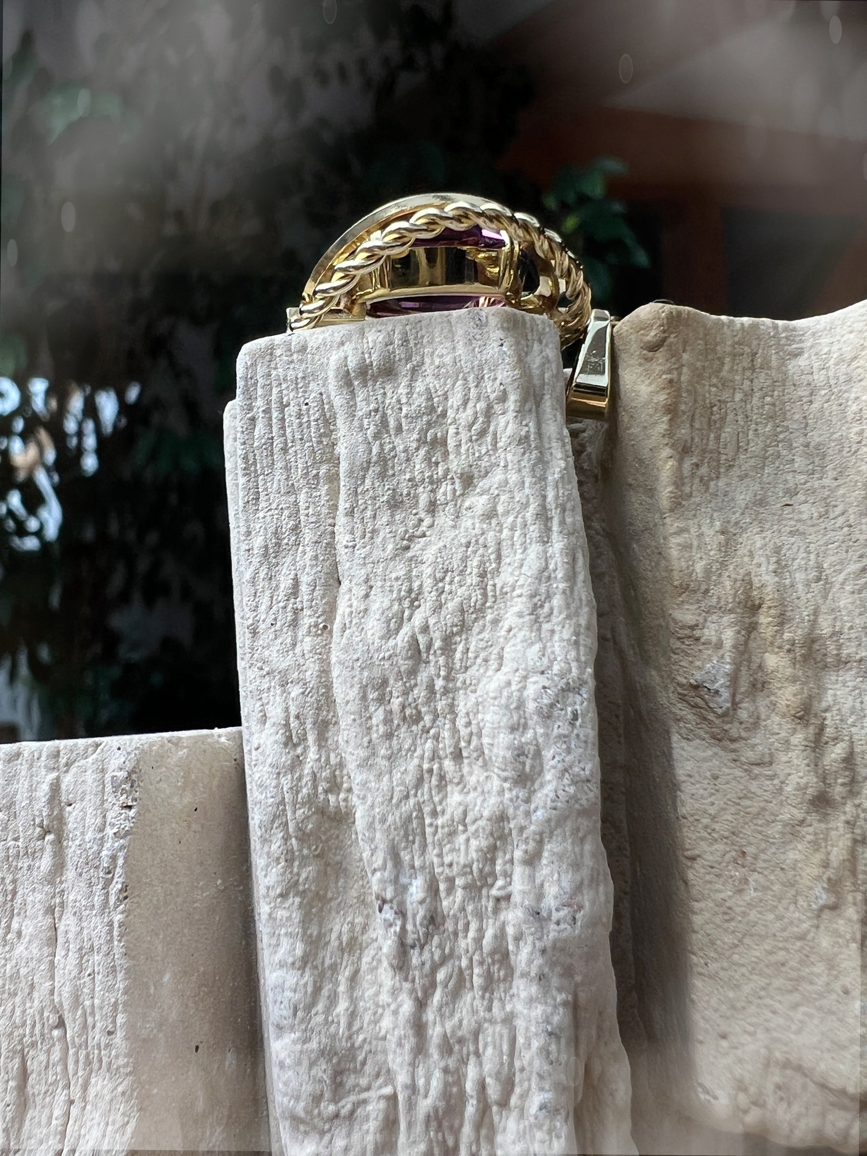 Amethyst-Anhänger "Innere Ruhe" · 333er Gelbgold · Handgefertigt · Unikat