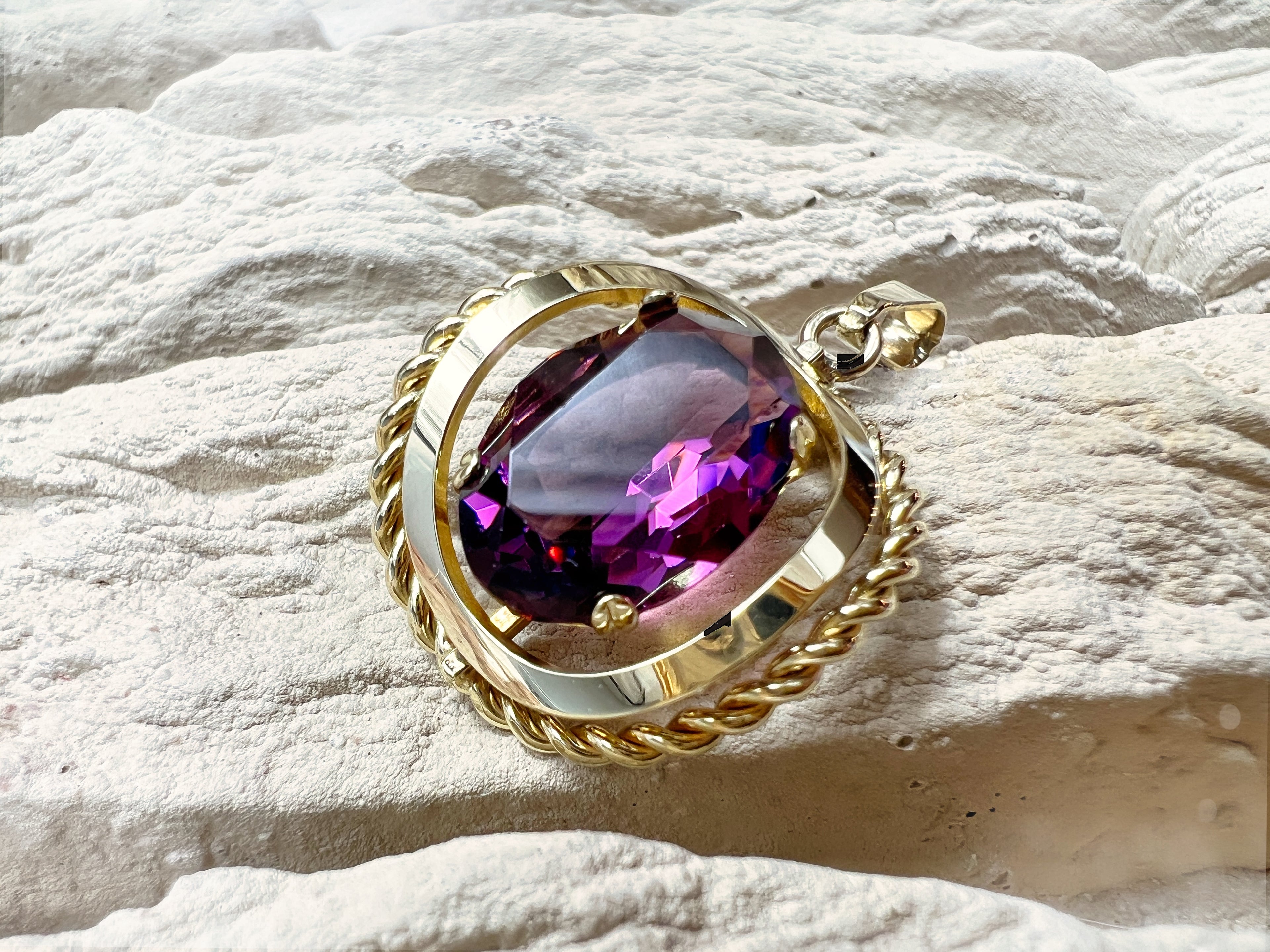 Amethyst-Anhänger "Innere Ruhe" · 333er Gelbgold · Handgefertigt · Unikat