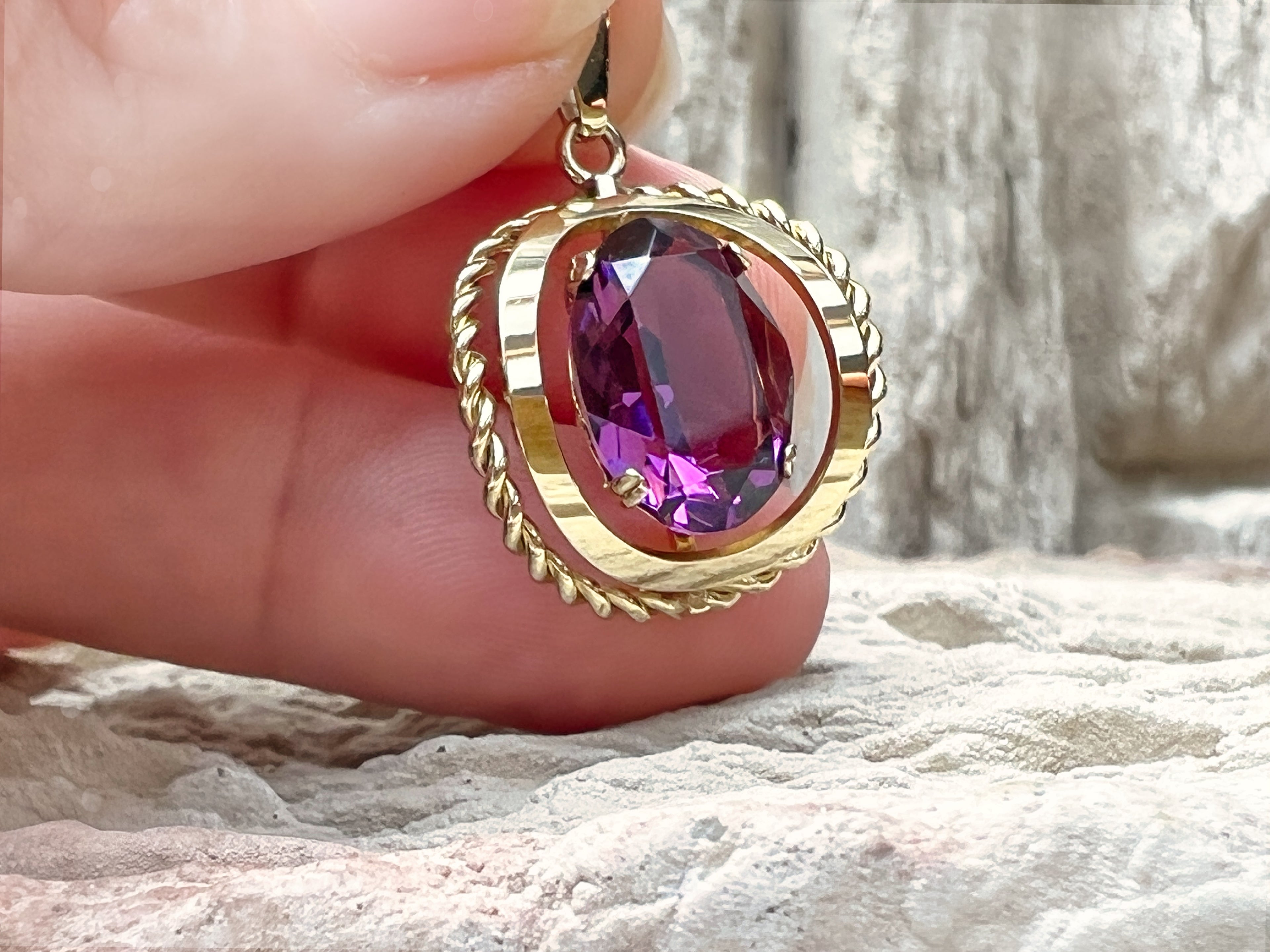 Amethyst-Anhänger "Innere Ruhe" · 333er Gelbgold · Handgefertigt · Unikat
