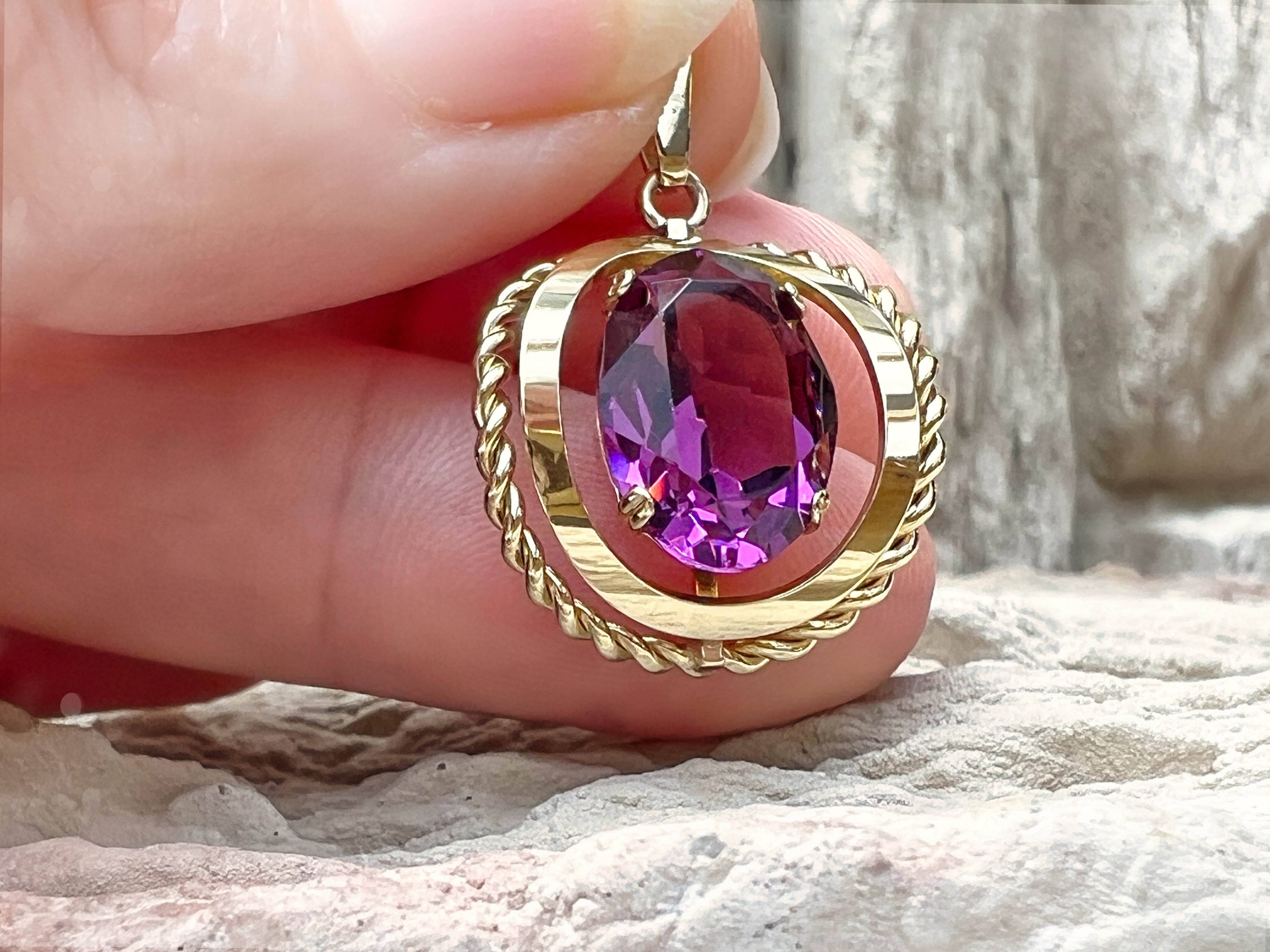 Amethyst-Anhänger "Innere Ruhe" · 333er Gelbgold · Handgefertigt · Unikat