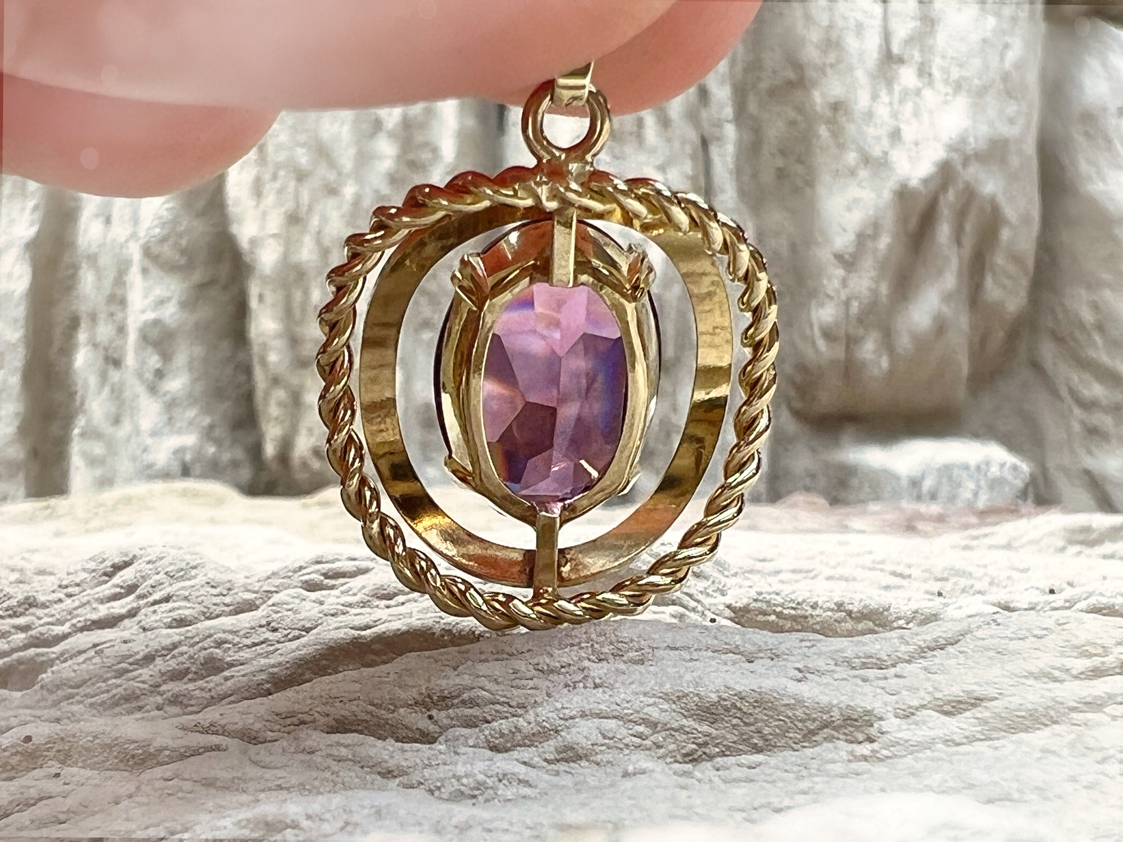 Amethyst-Anhänger "Innere Ruhe" · 333er Gelbgold · Handgefertigt · Unikat