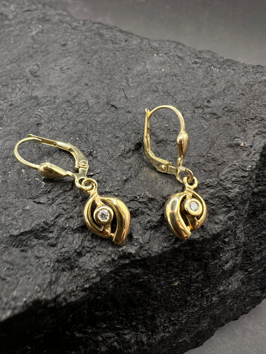 Damen Ohrhänger 333 Gelbgold · Zirkonia · Modern · Brisurverschluss