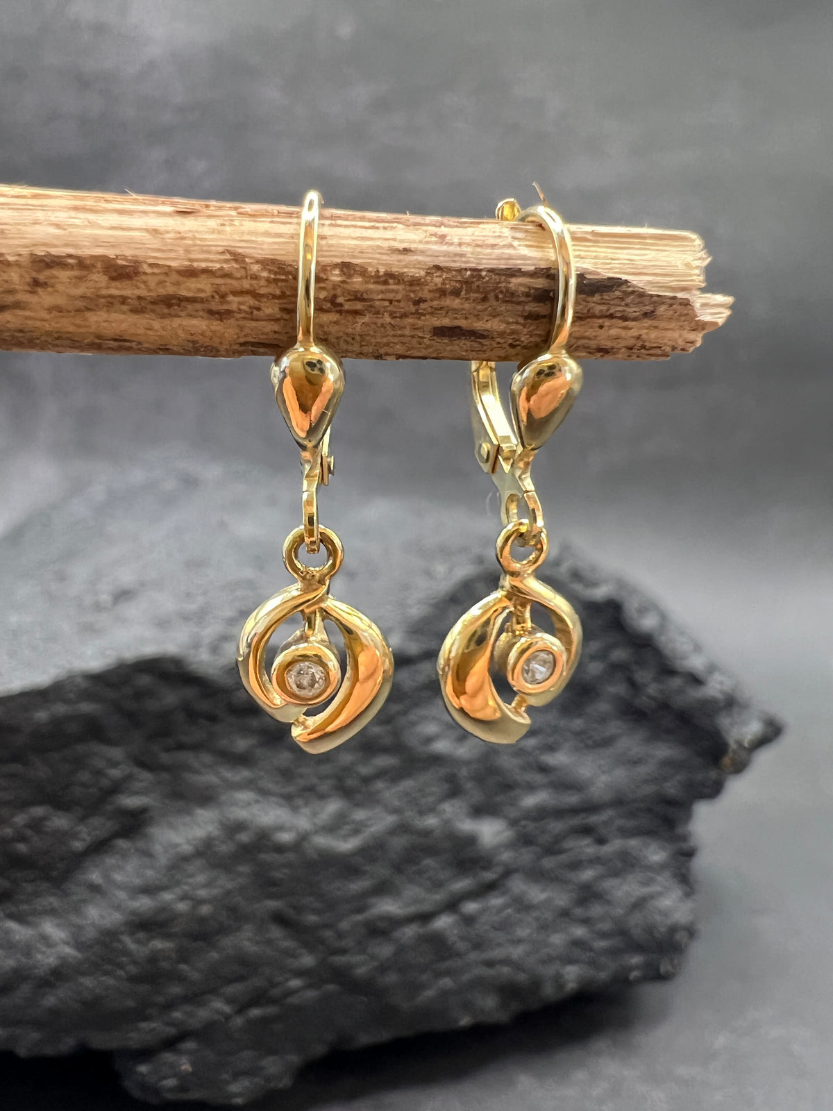 Damen Ohrhänger 333 Gelbgold · Zirkonia · Modern · Brisurverschluss