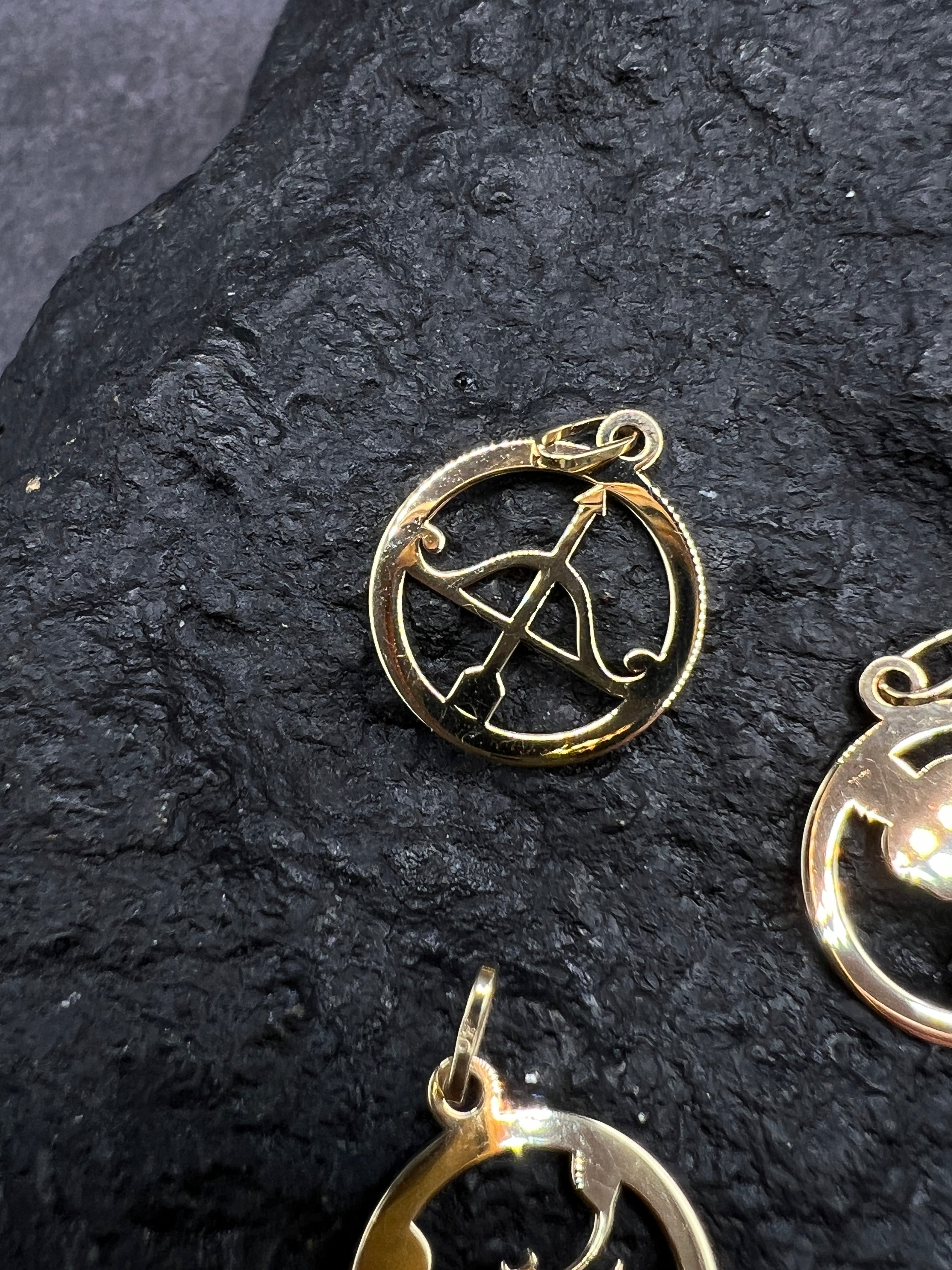Kollektion Sternzeichen-Anhänger • 585 Gelbgold • Unisex