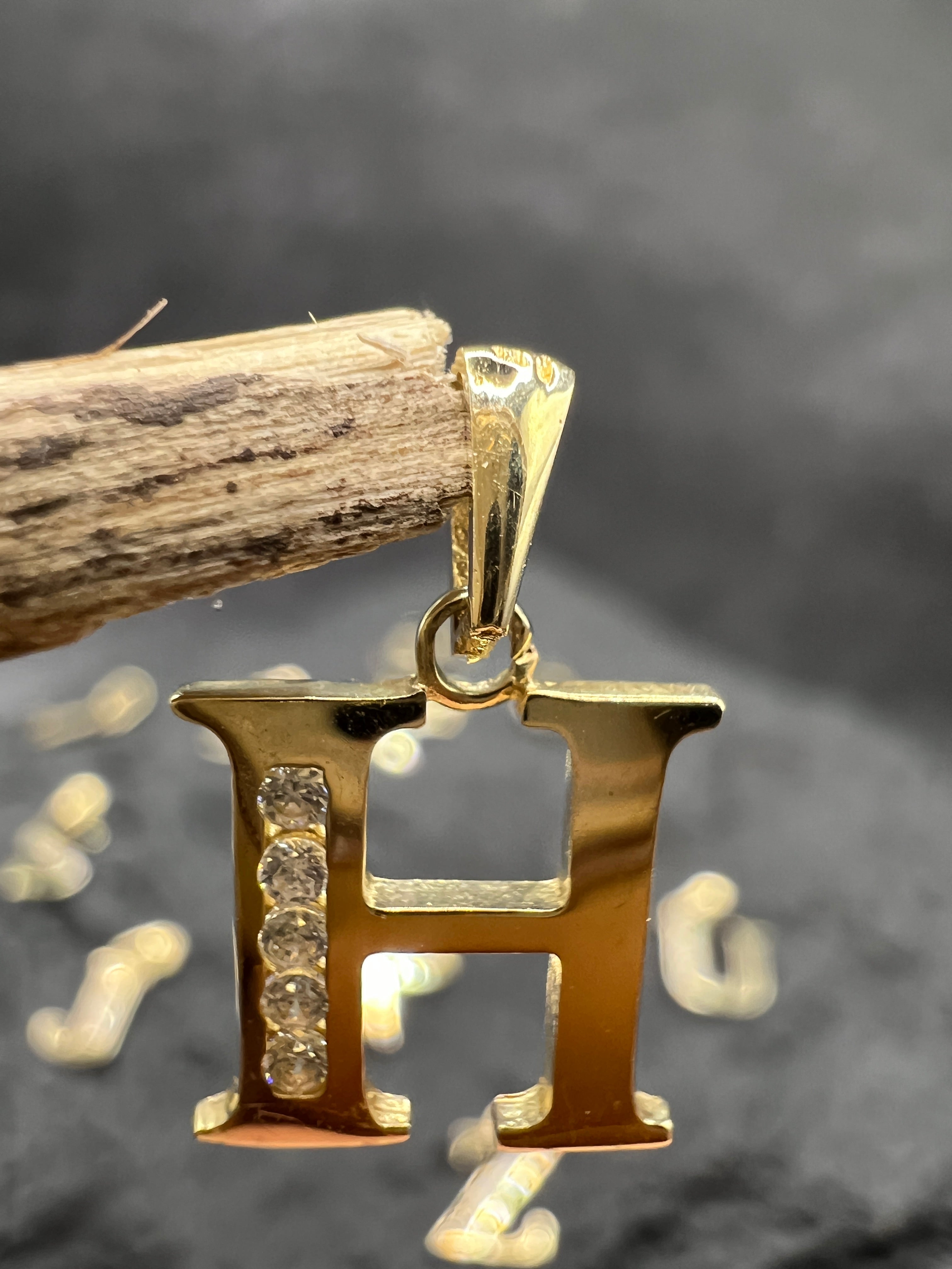 Kollektion "Buchstaben" · 585 Gold · weiße Zirkonia · Glanz