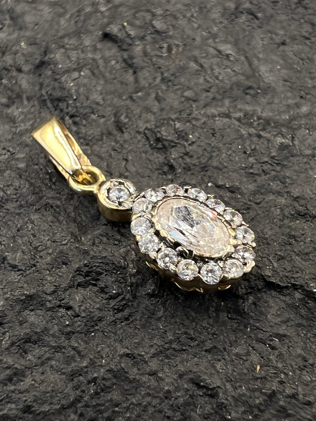 585 Gold Anhänger Vintage Flower Gelbgold • ovaler Zirkonia • 14 Karat
