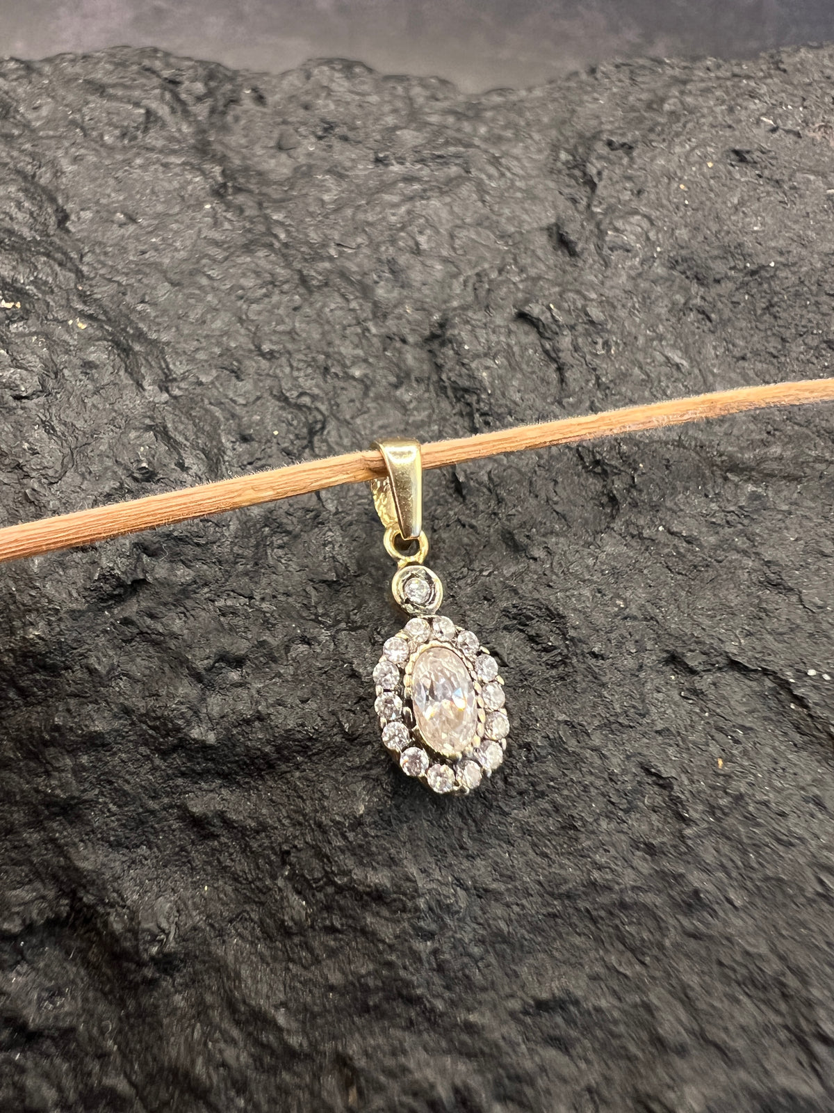 585 Gold Anhänger Vintage Flower Gelbgold • ovaler Zirkonia • 14 Karat