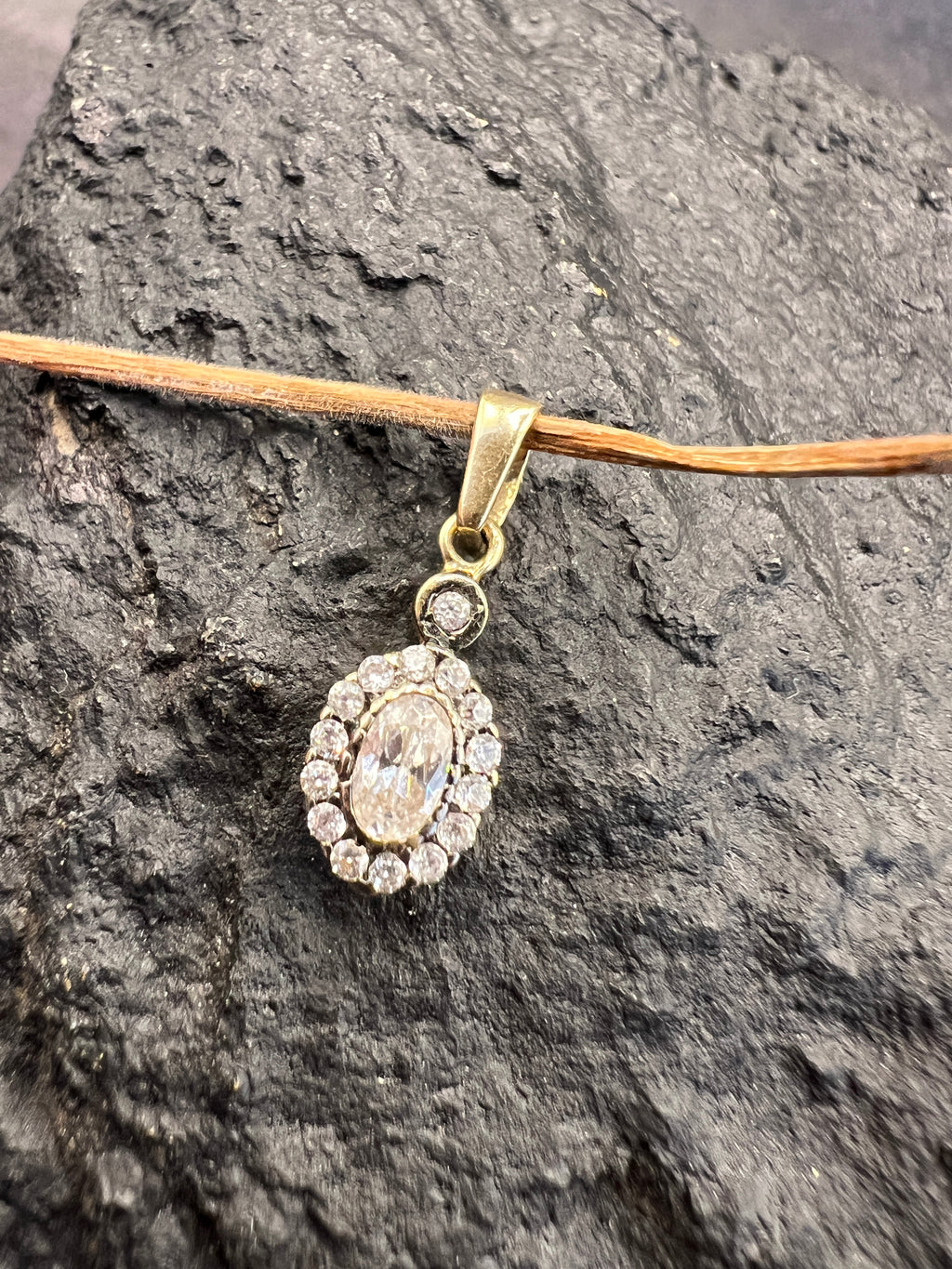 585 Gold Anhänger Vintage Flower Gelbgold • ovaler Zirkonia • 14 Karat